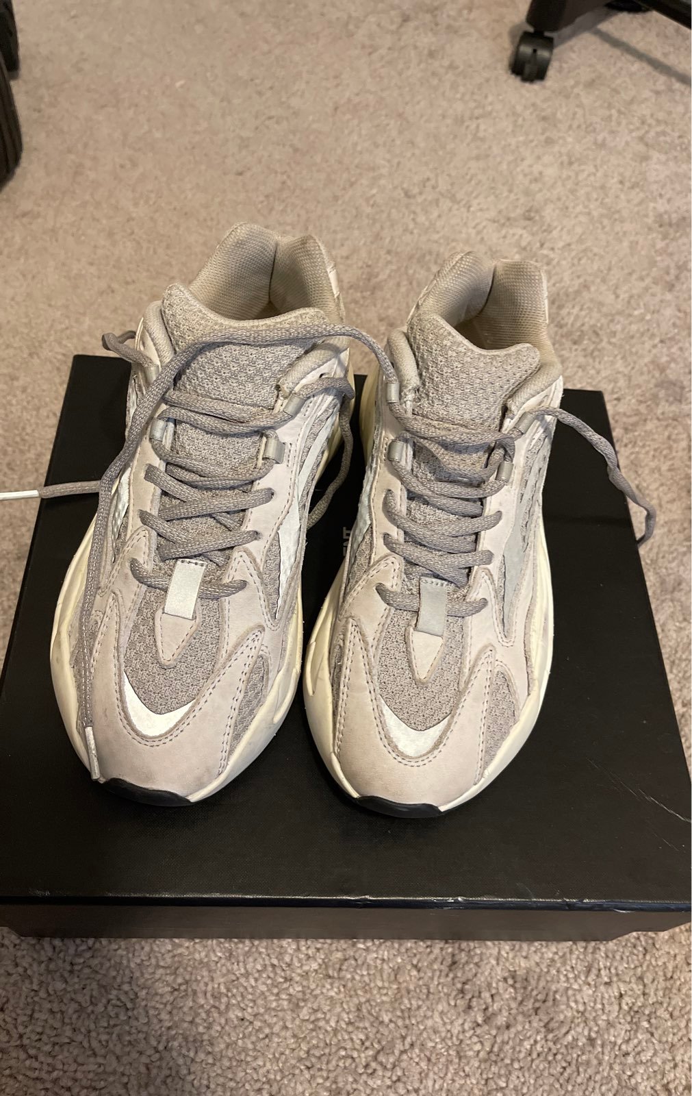 Yeezy boost 700 v2 static