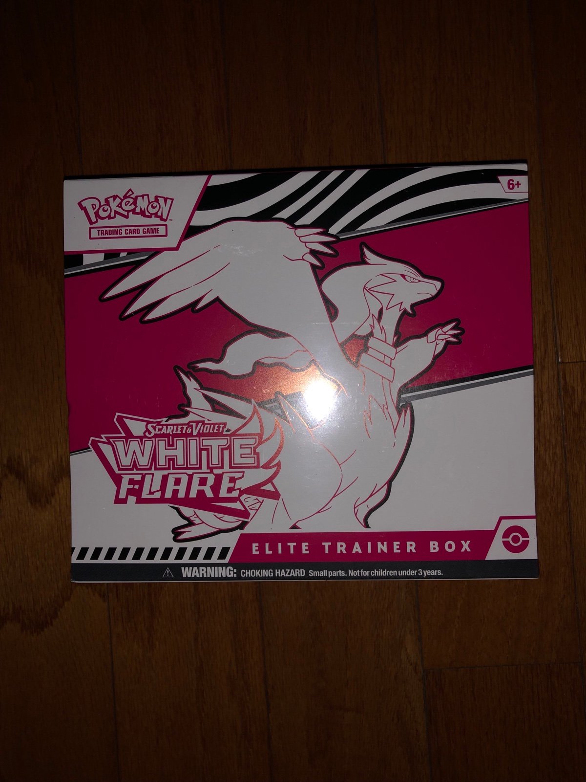 Pokémon White Flare Elite Trainer Box