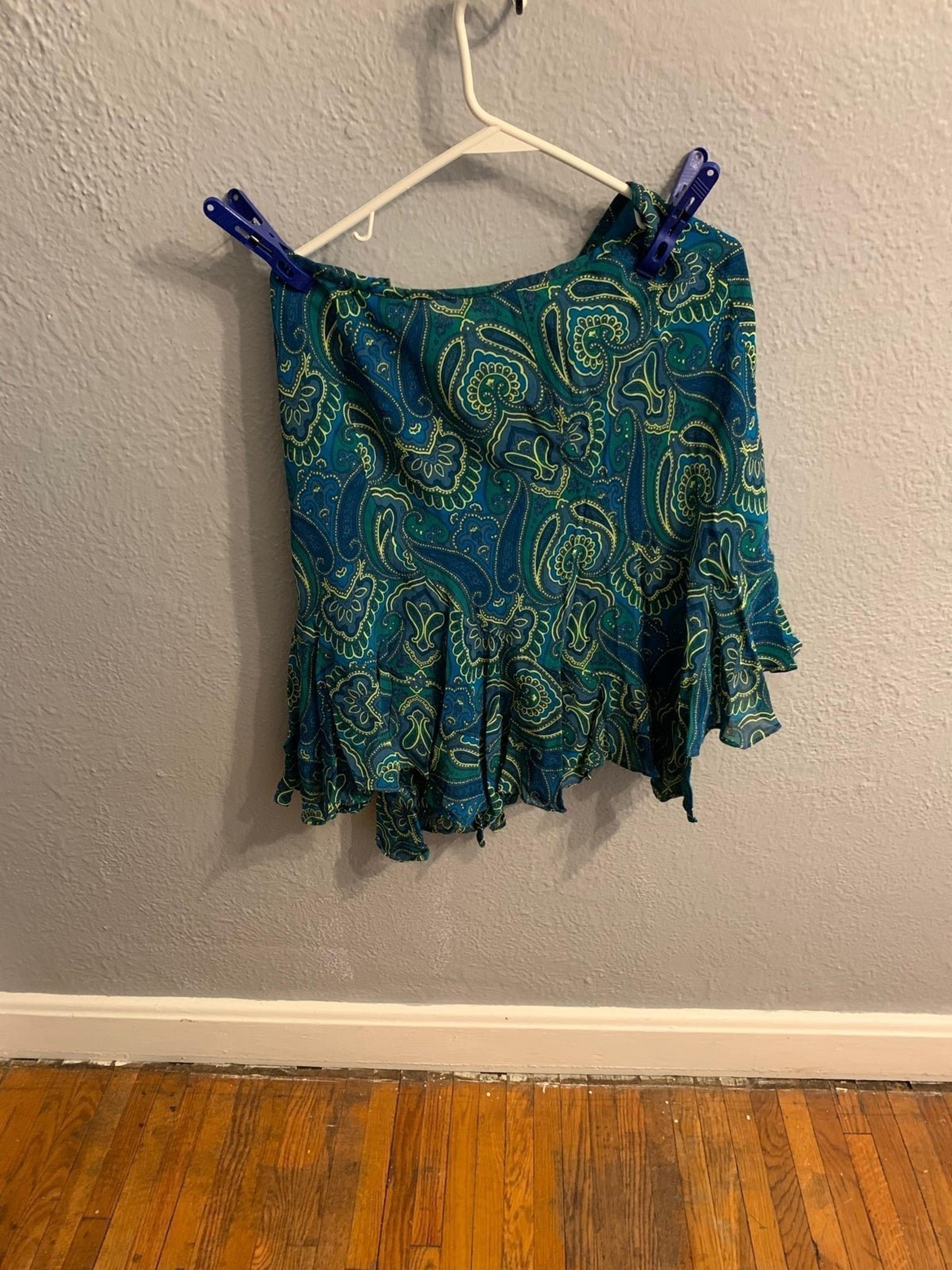 Liz Claiborne Women's skirt 100% rayon size 10 green blue and yellow