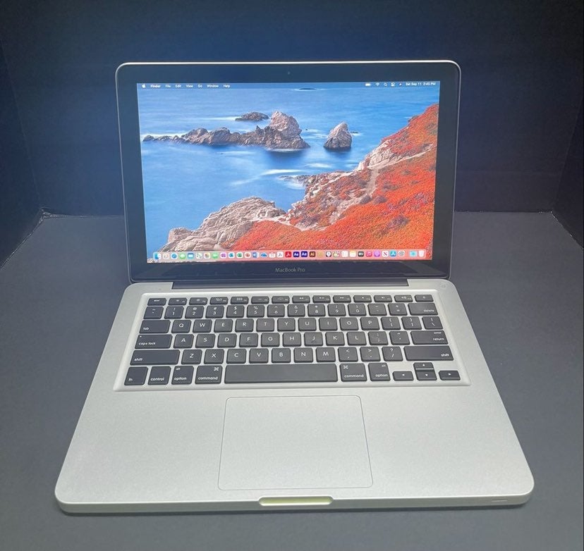 Apple MacBook Pro 13”-i5- 2.5GHz 16GBRAN-256GBSSD macOS Big Sur 2021