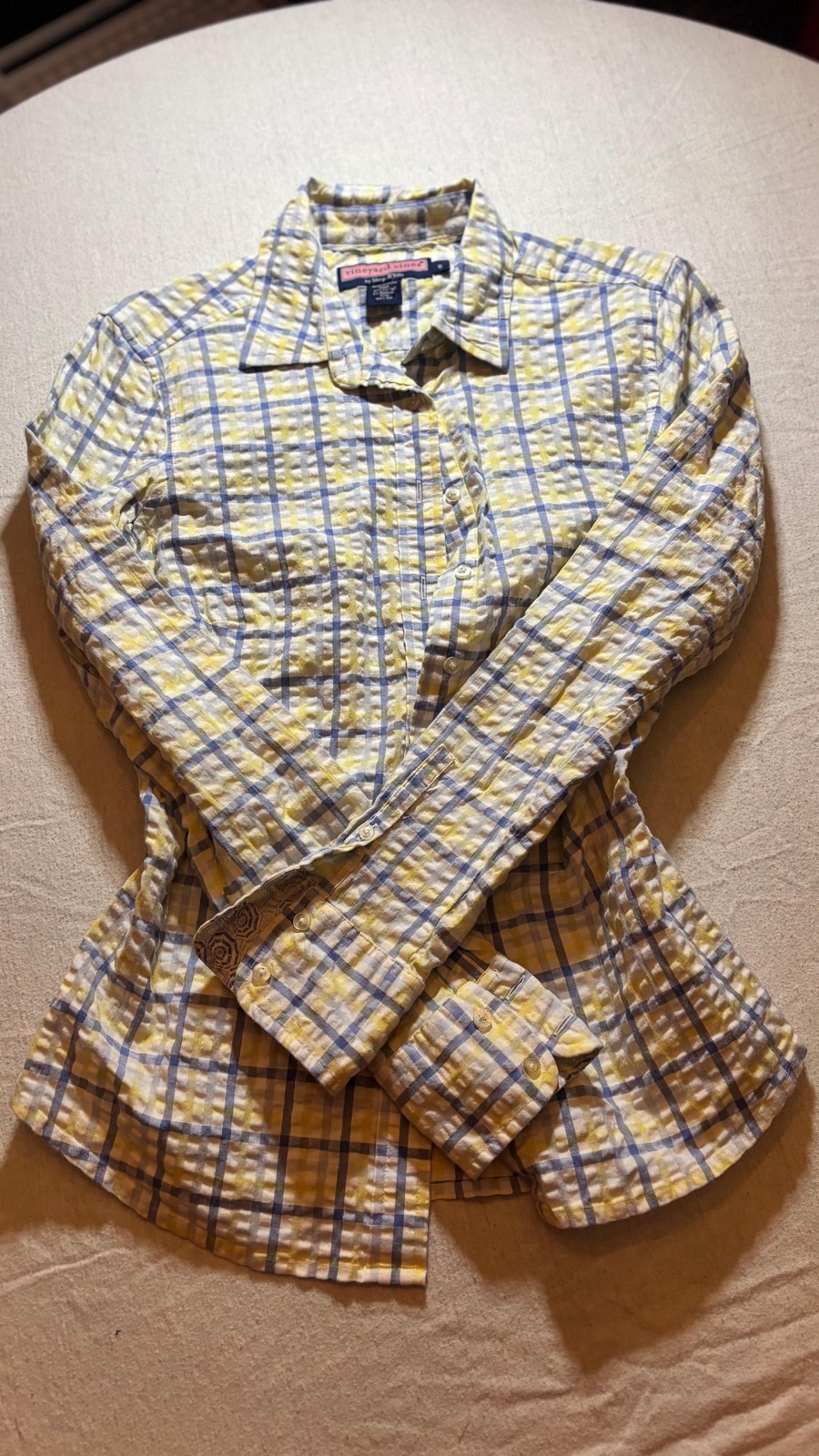 Women’s Vineyard Vines Button Down Shirt