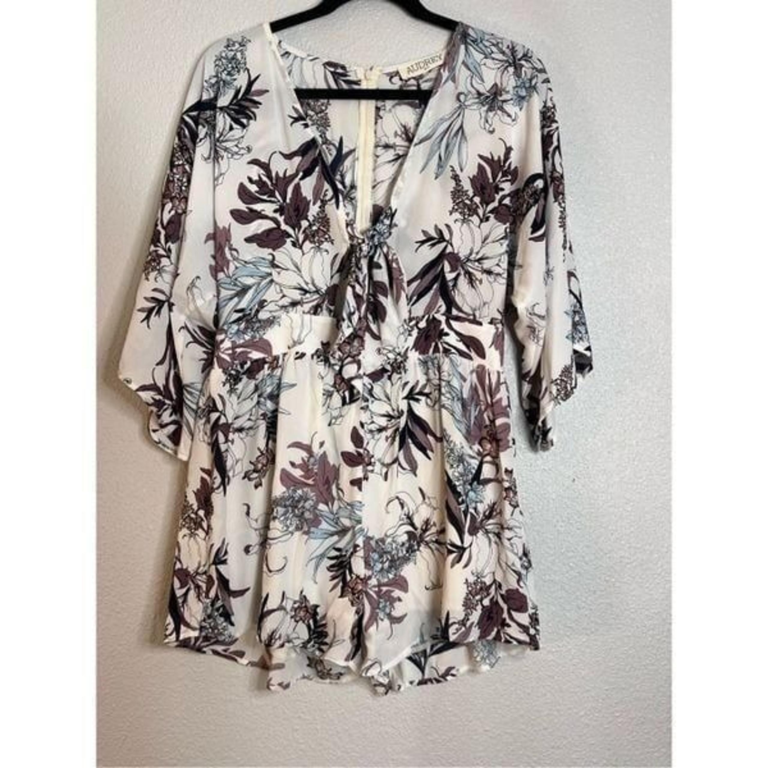 AUDREY 3+1 dolman sleeve peek a boo  floral romper sz large