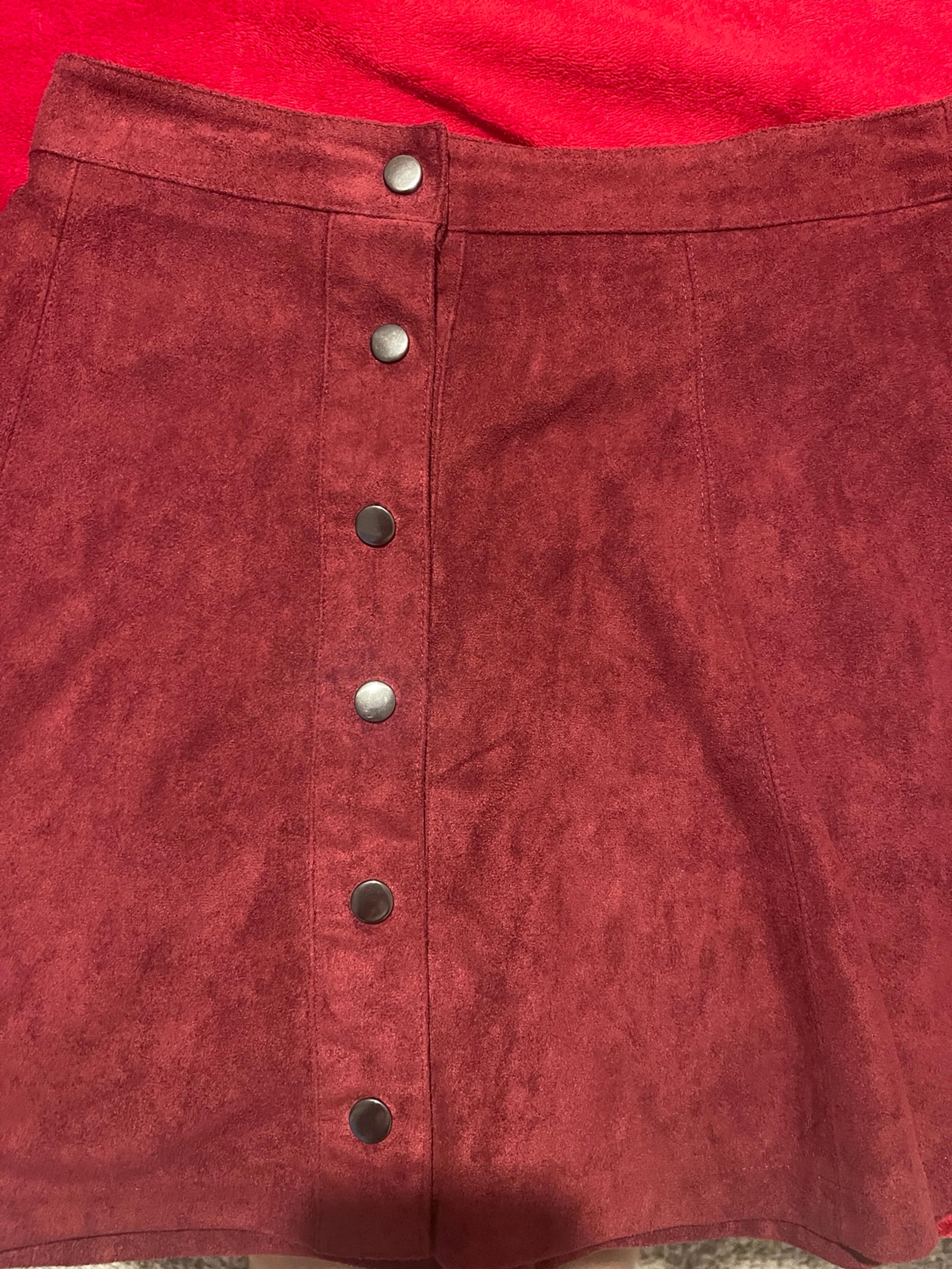Burgundy above knee skirt