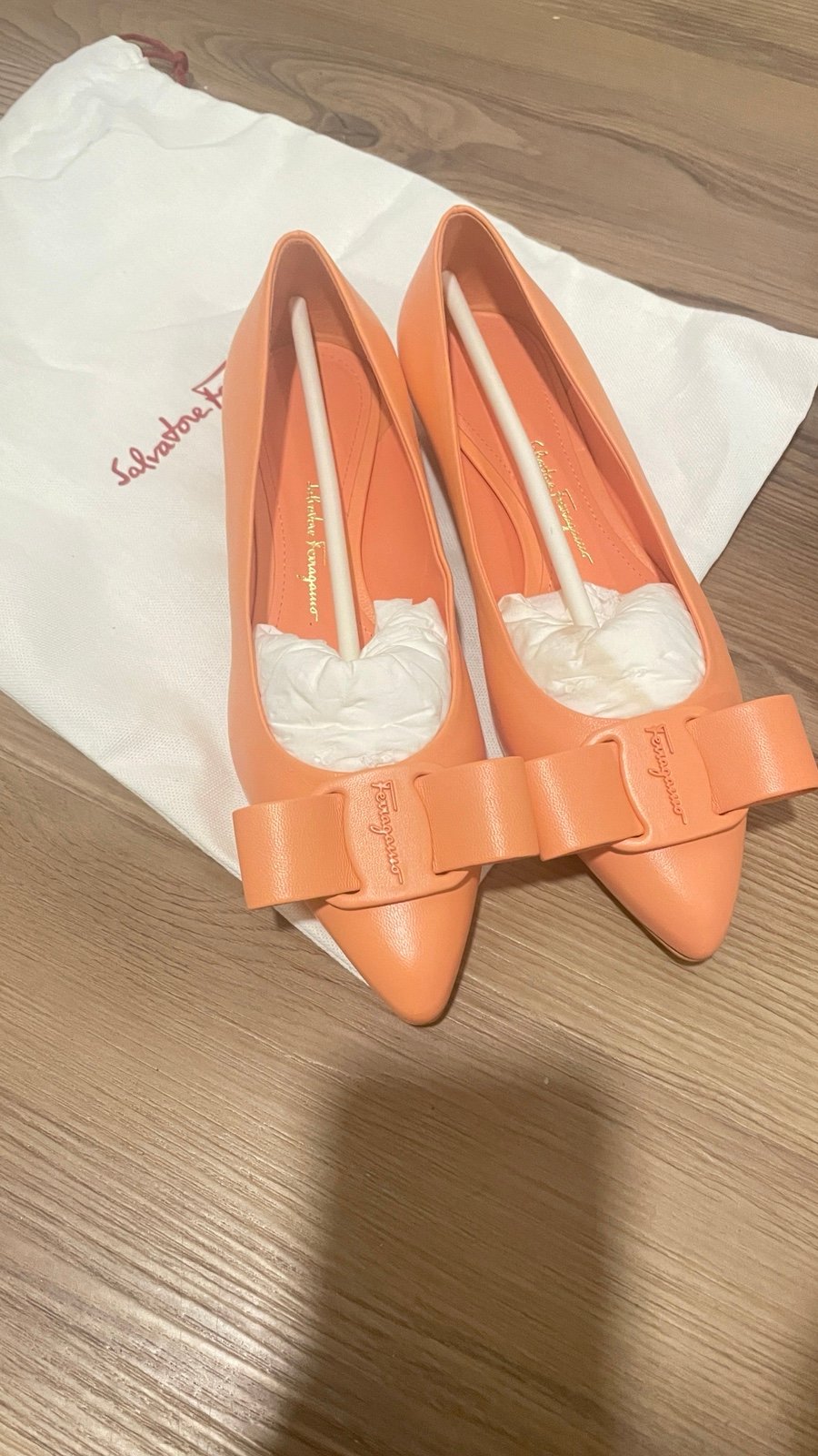 NEW| Ferragamo | Salmon Pink Flats| Size 5.5
