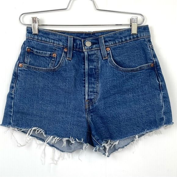 Levi's 501 High waisted cut out raw hem Shorts size 26