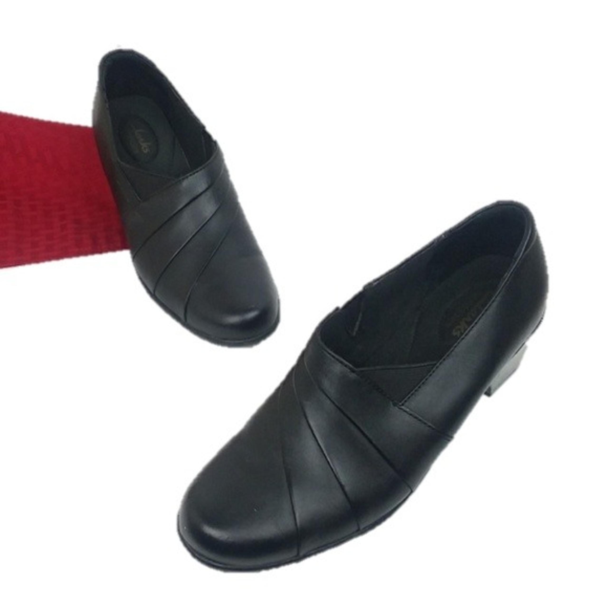 Clarks Bendables Black Leather Loafers
