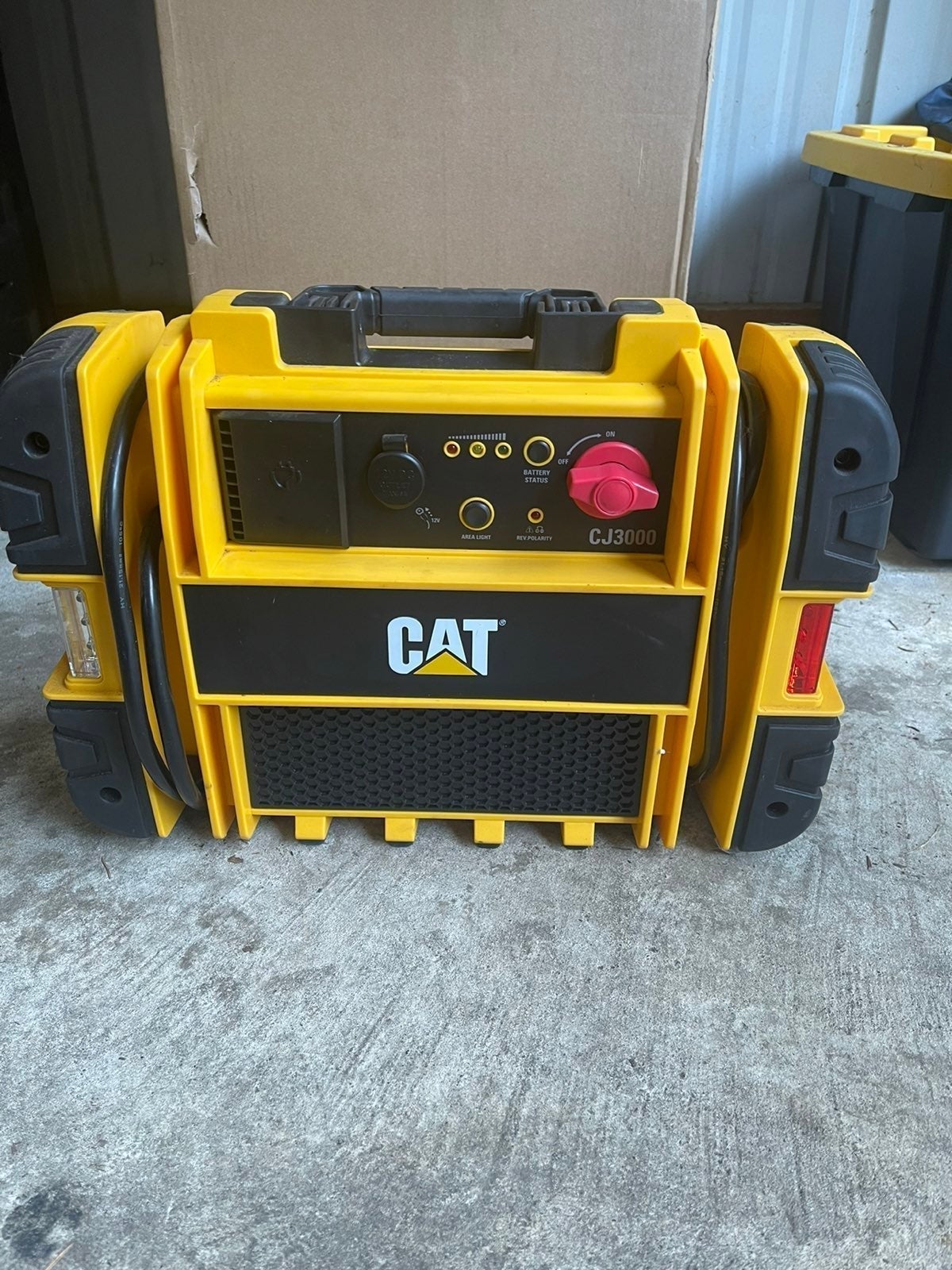 CAT CJ3000 Professional Jump Starter: 2000 Peak/1000 Instant Amps