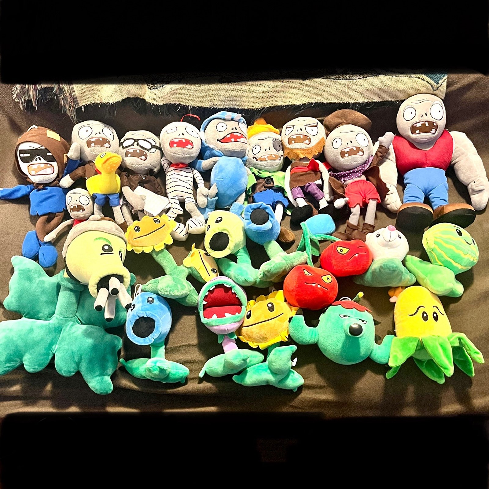 Plants vs Zombie Hanger Plush Lot Of 22 - Cattail Pea Shooter Chomper Cactus