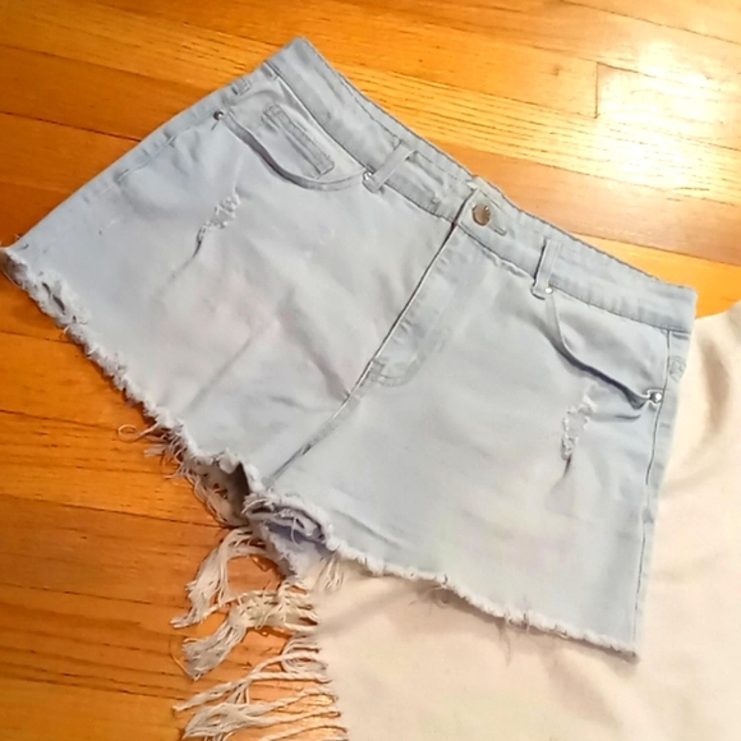 Women's Forever 21 jean shorts....size 30