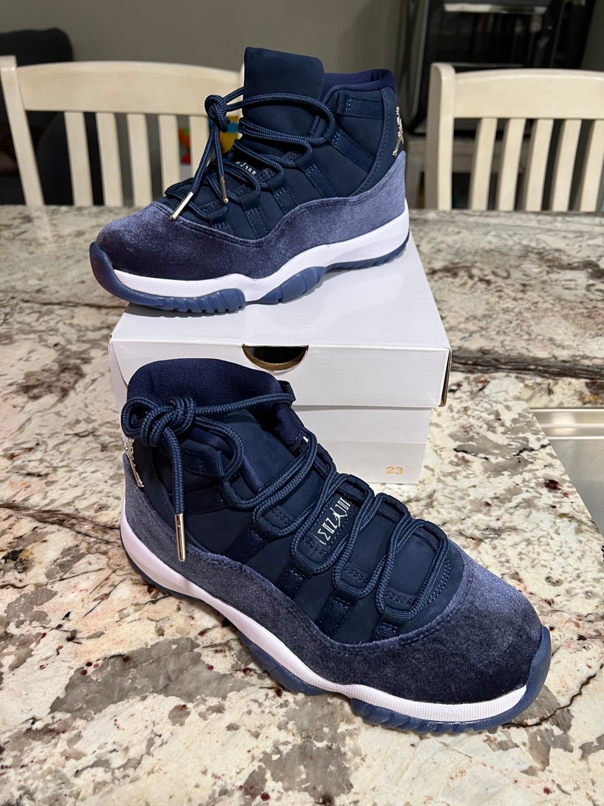 Jordan 11 Midnight Navy Velvet 2022 Women’s Size 6