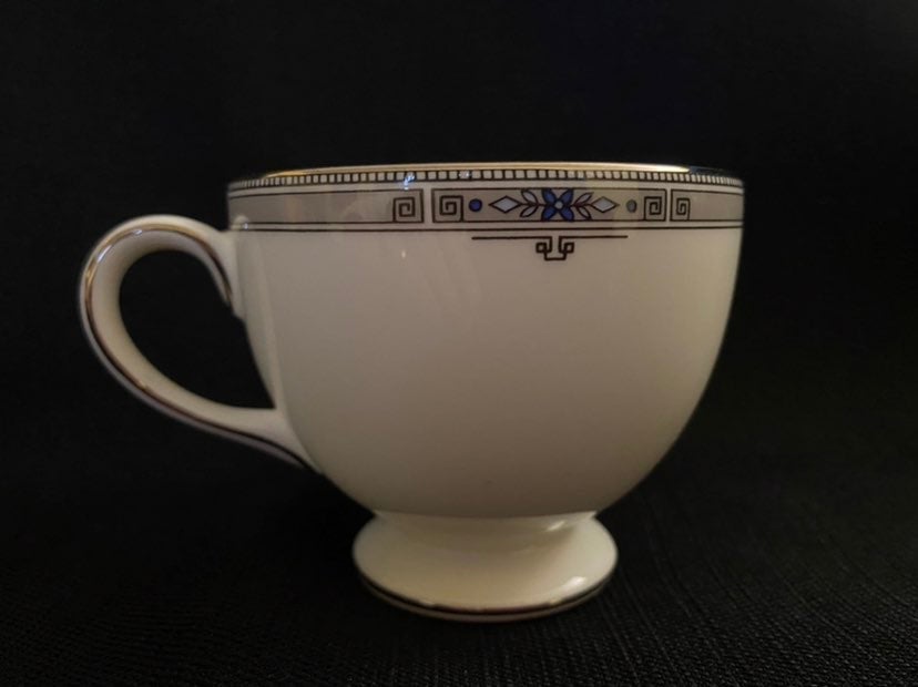 11 vintage Wedgwood Teacups with case
