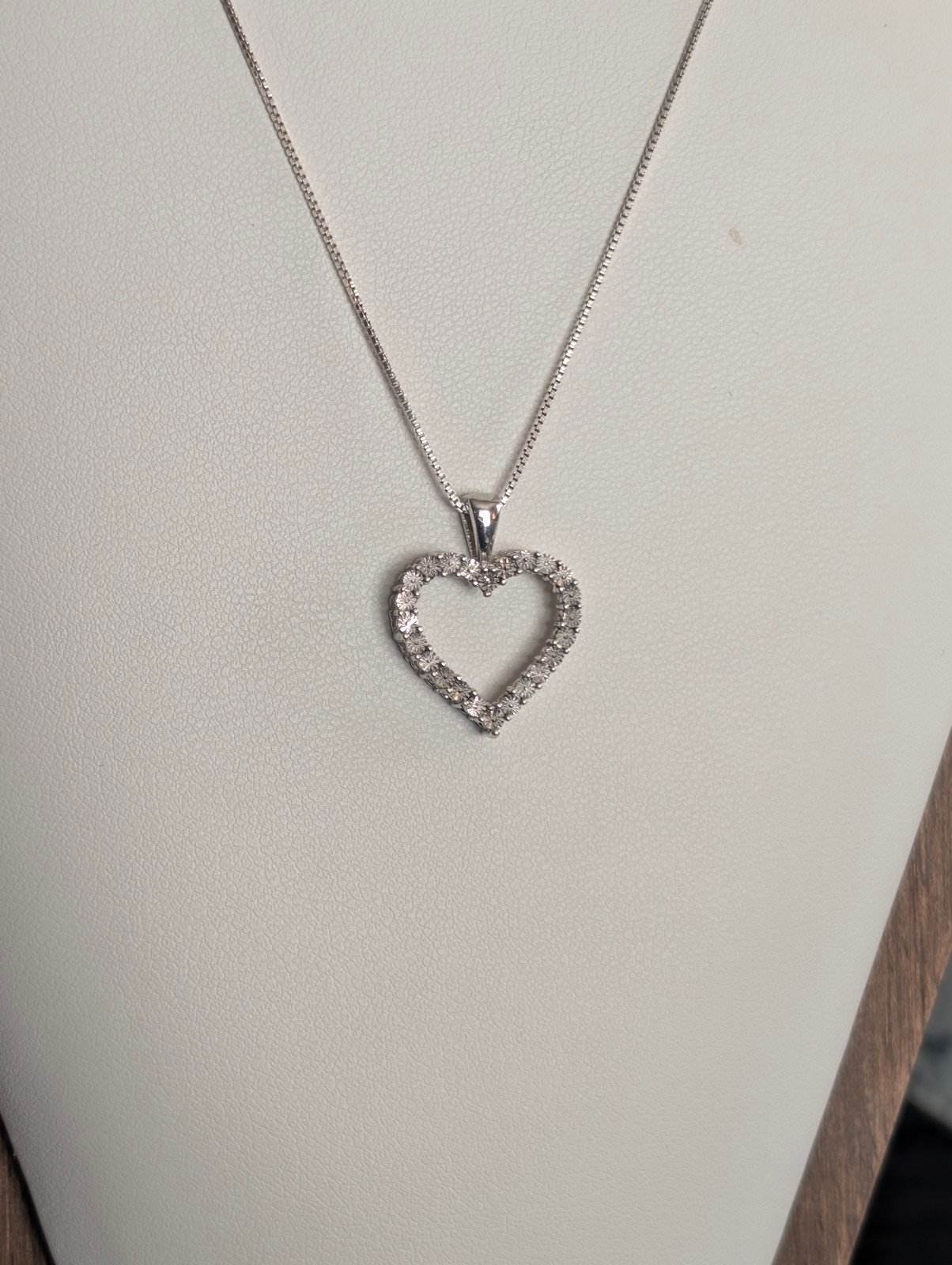 Heart pendant w/ necklace