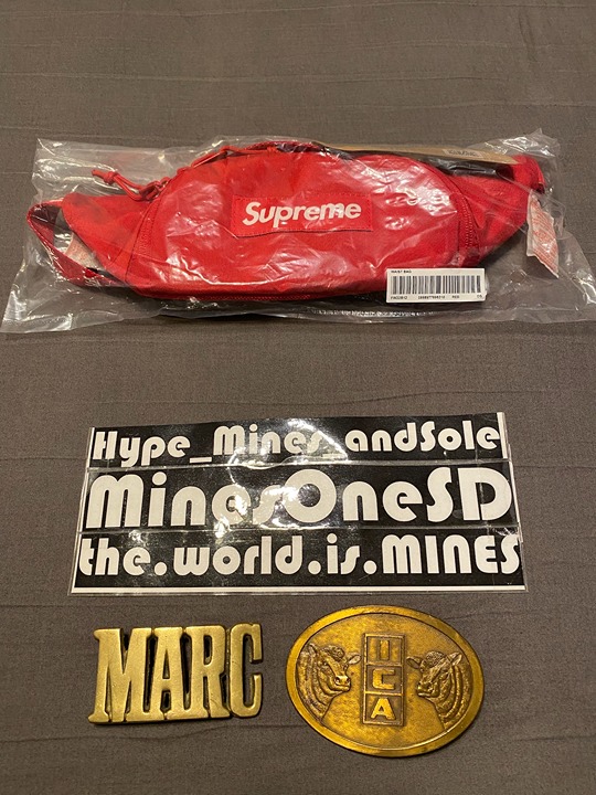 NWT Supreme Small Waist Bag (FW22) - Red