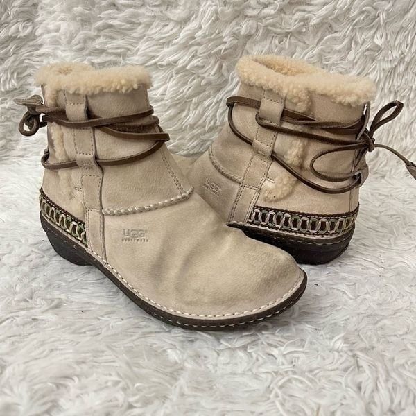 UGG Australia COVE Short Ankle BOOTS Lace Detail Tan Mocha Suede sz
