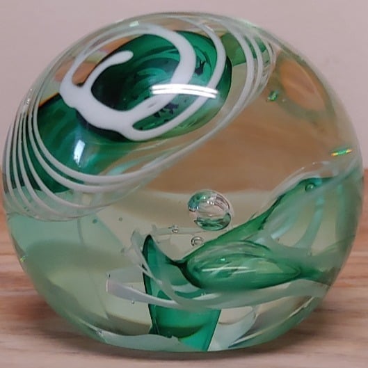 Gorgeous Harv Harris Signed Mint Green/white Spirals & Bubble Glass Paperweight