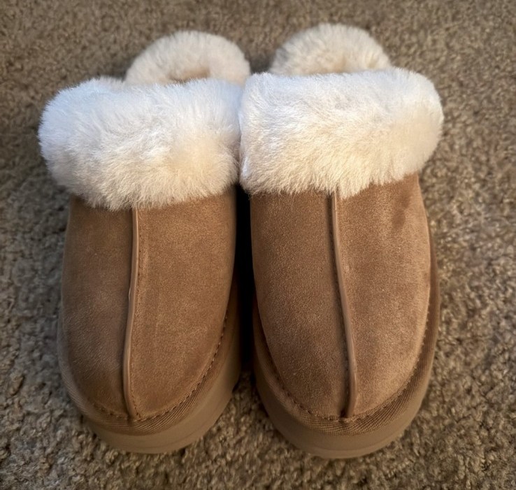 Women's tan suede UGG with cream fur lining