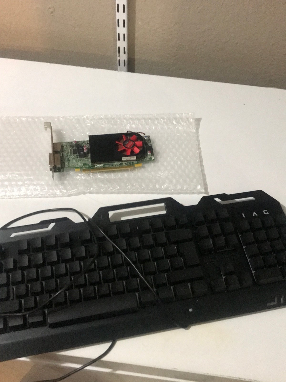 Amd 4g graphic card and 1AC keyboard