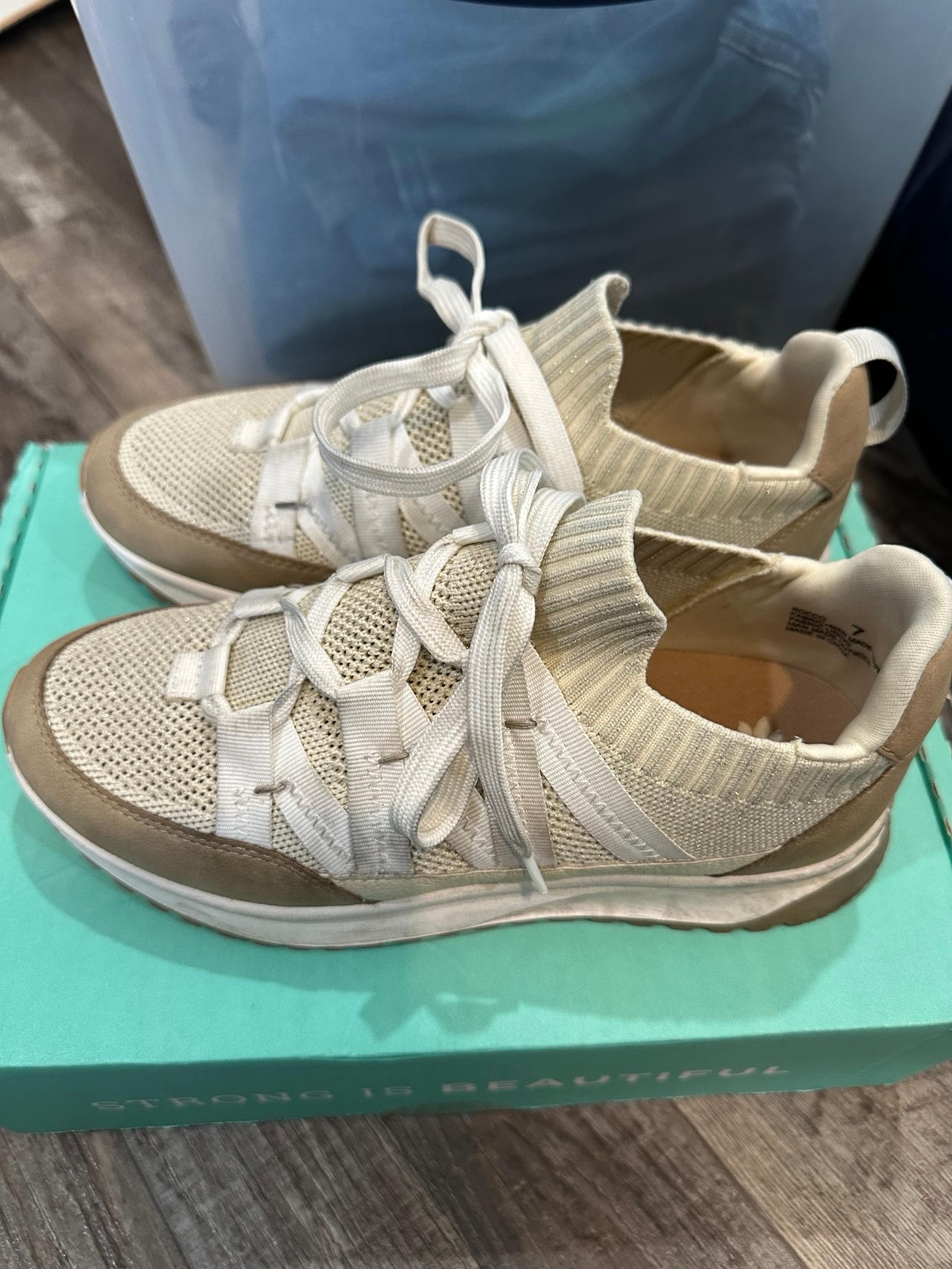 Yellow box Rocco women’s shoes