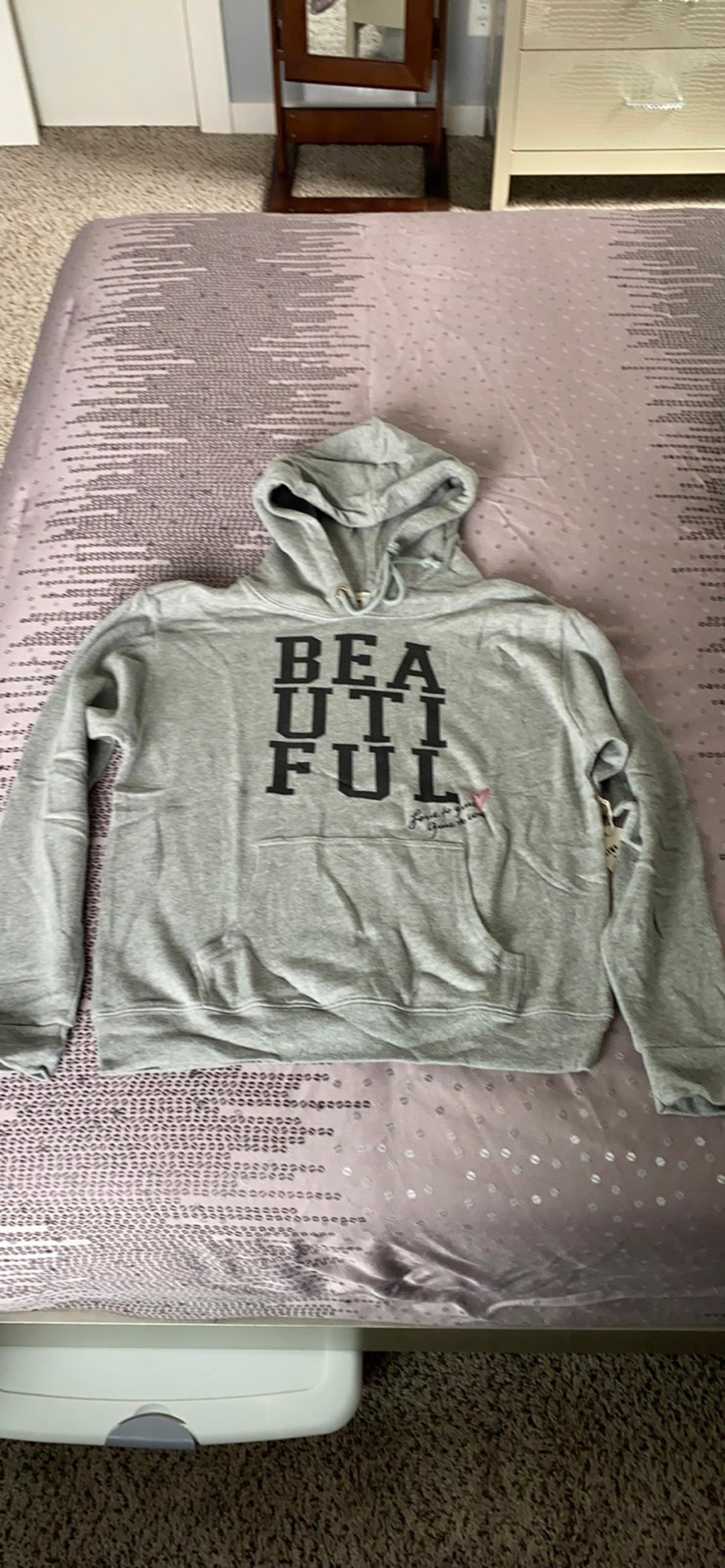 Forever 21 Athletic Screen Print Pullover Hoodie. Lightweight and adorable style