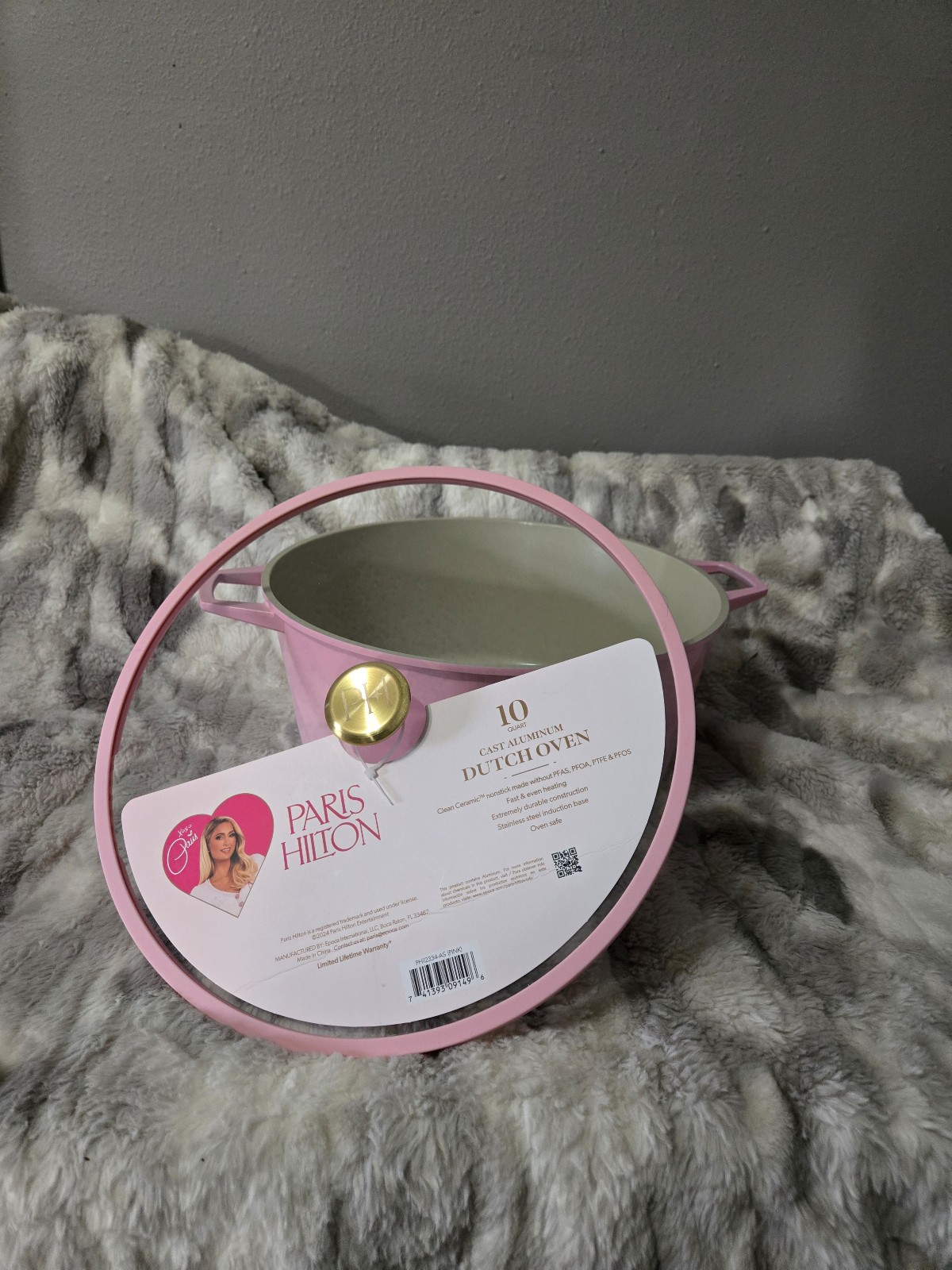 Paris Hilton pink 10 quart Cast Aluminum Dutch Oven