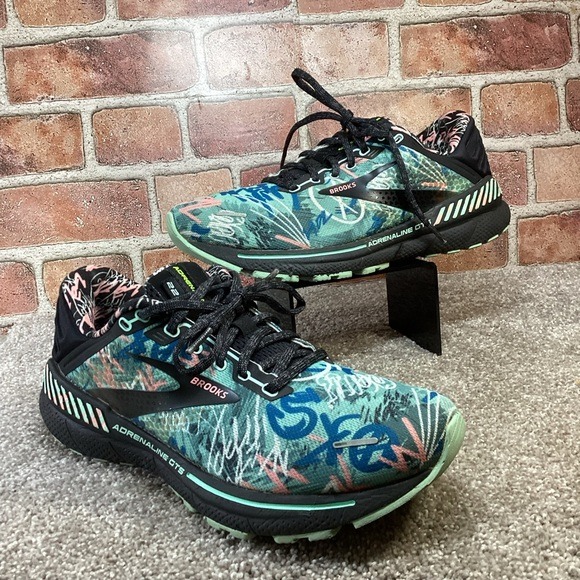 Brooks Adrenaline GTS 22 women’s running shoes size 9
