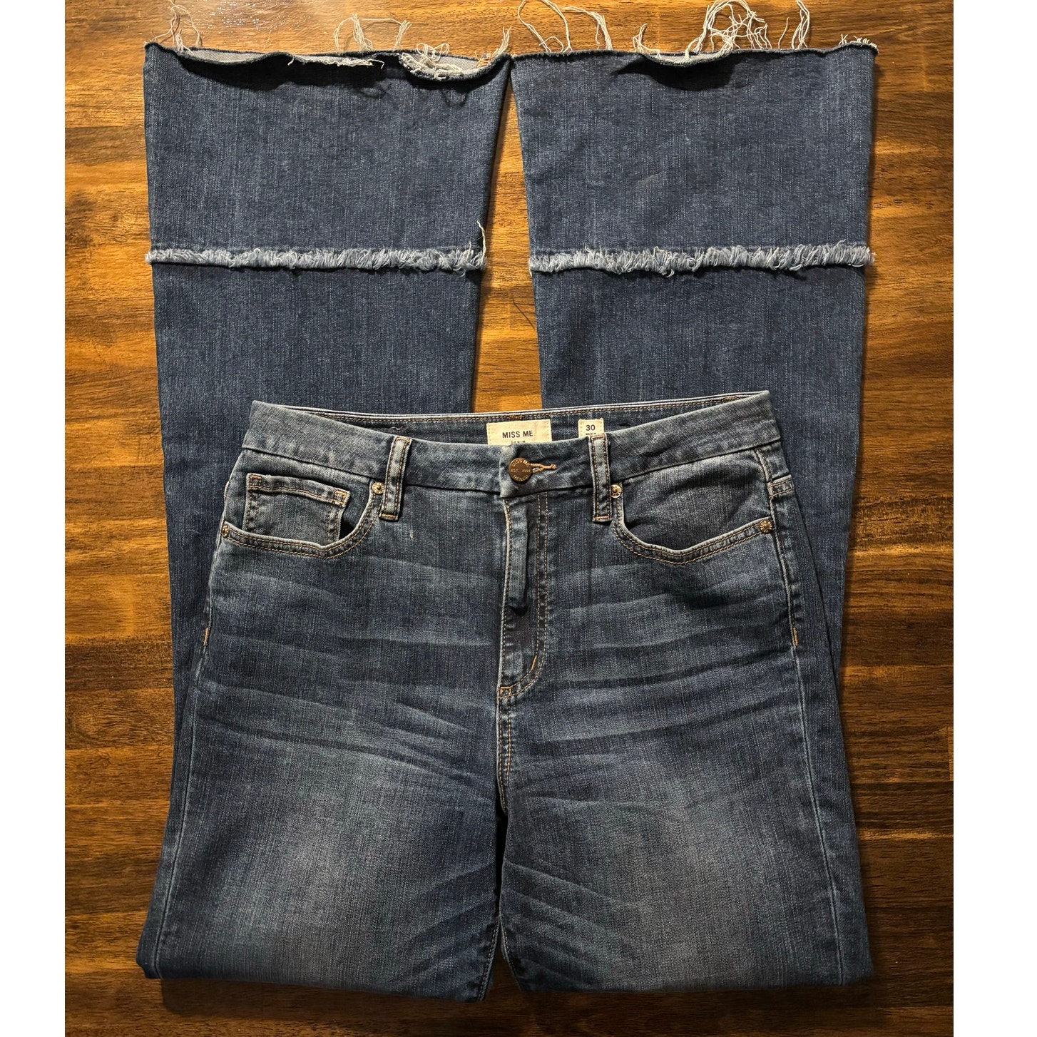 Miss Me Women’s 30 x 34 Jeans Flare Leg High Rise Stretch Medium Wash Blue Denim