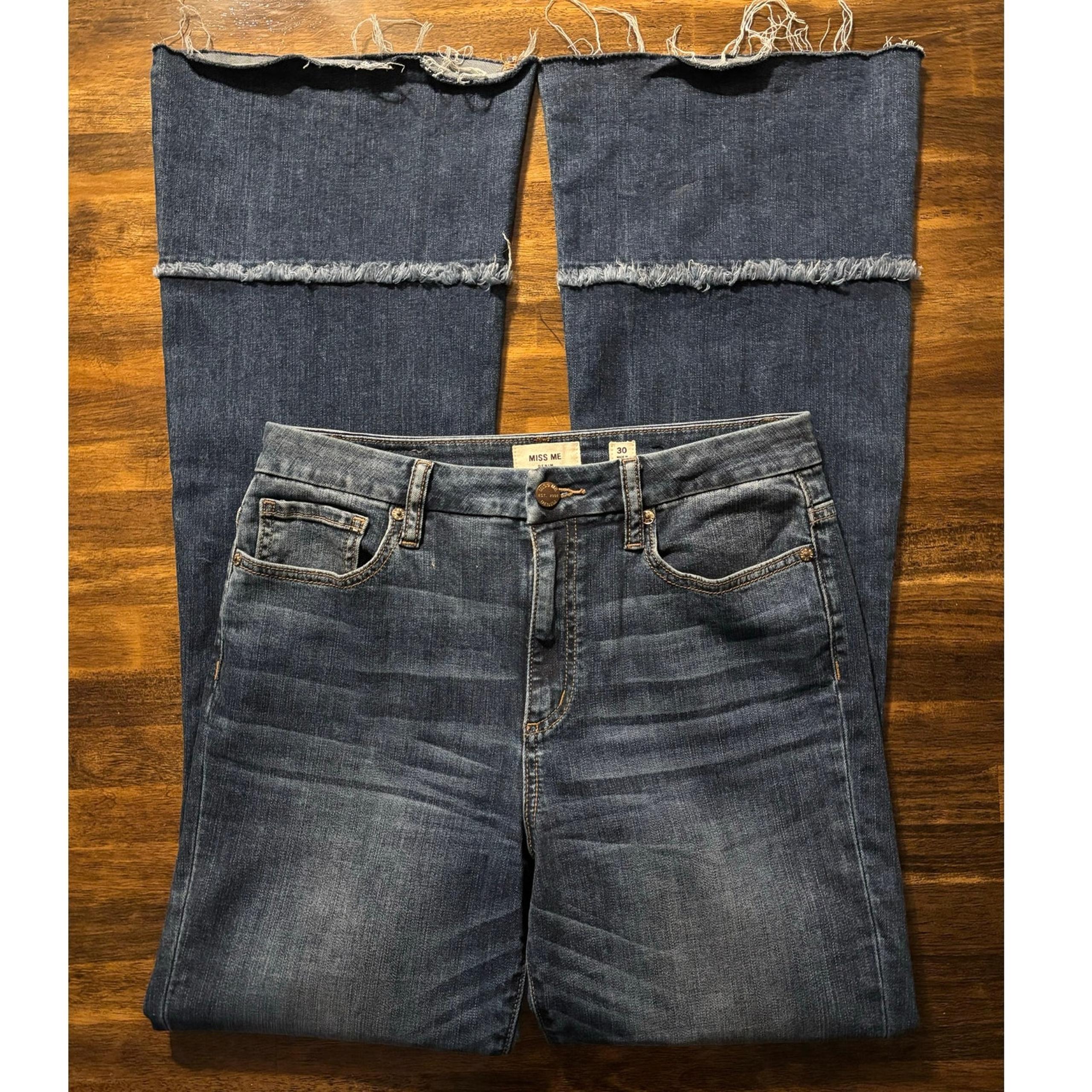 Miss Me Women’s 30 x 34 Jeans Flare Leg High Rise Stretch Medium Wash Blue Denim