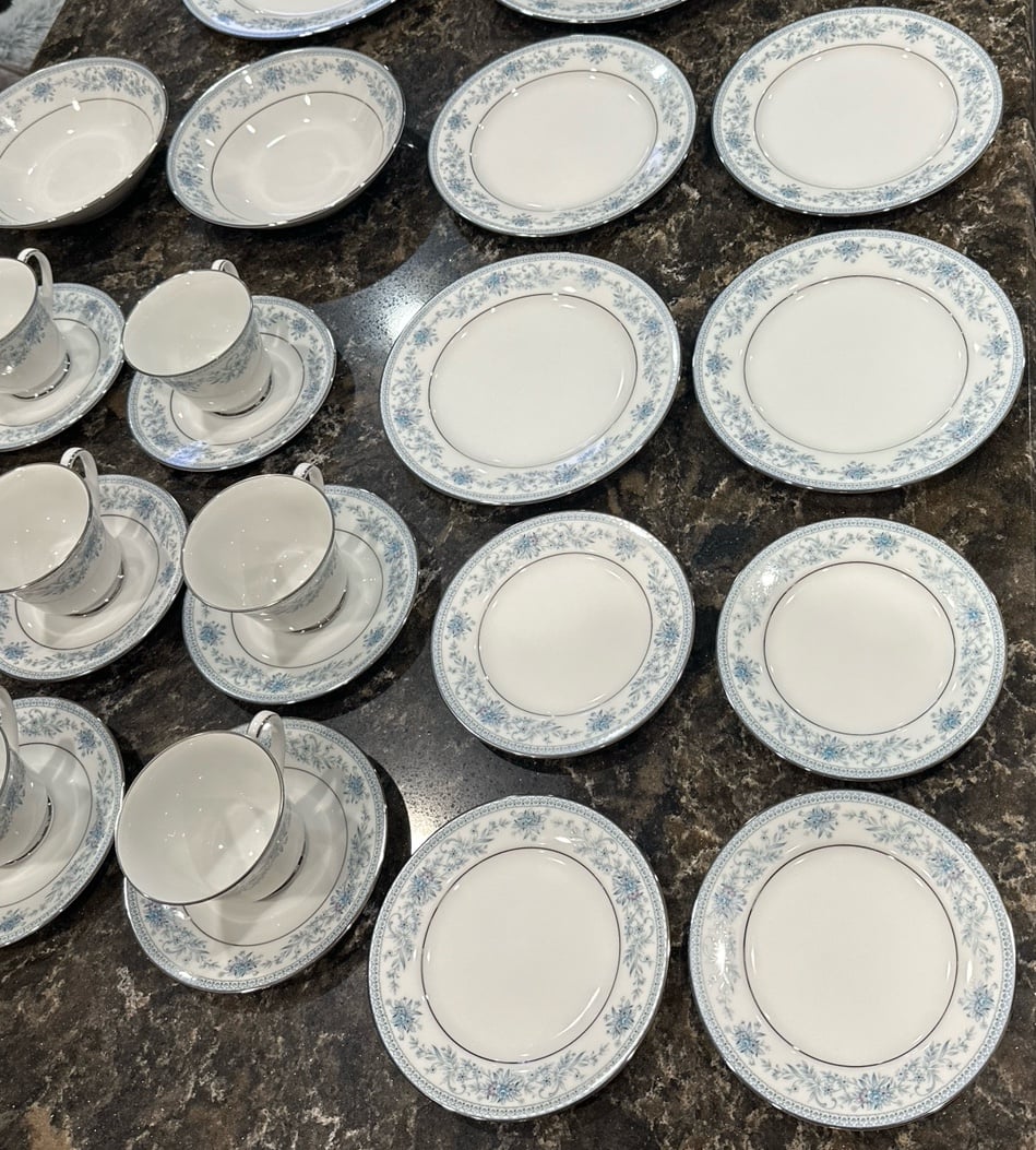 Noritake Blue Hill 34-Piece Fine China Set