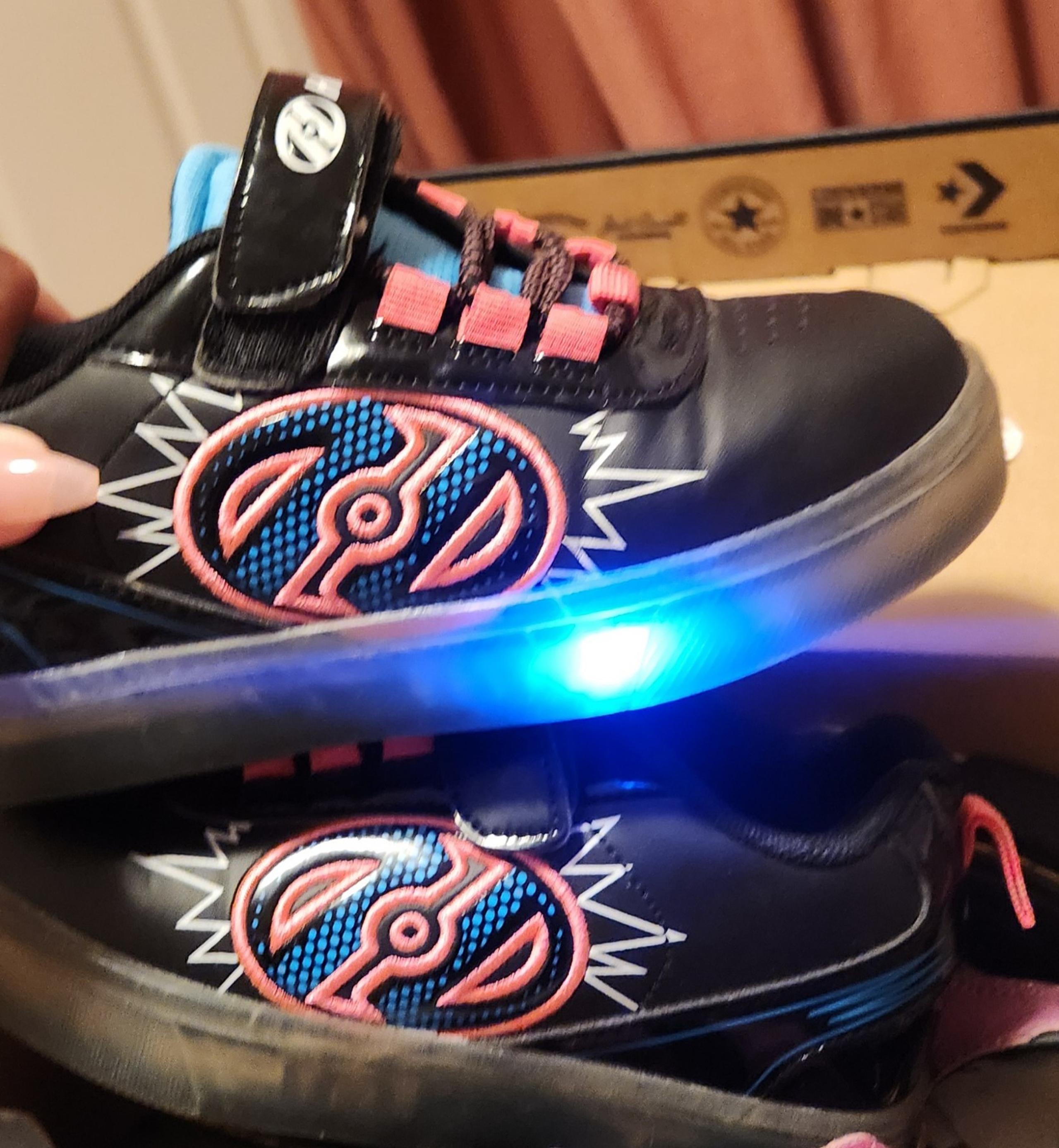 Girls heelys