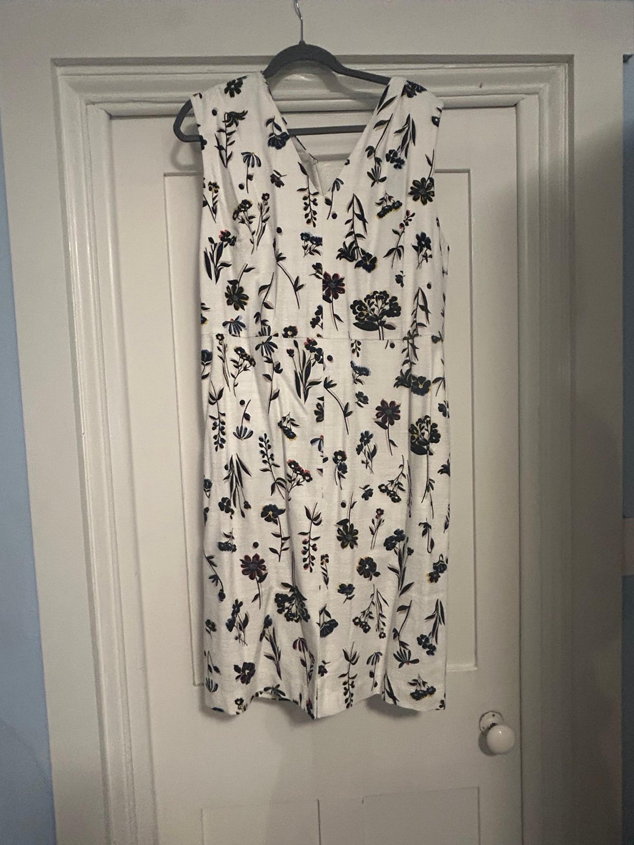 Ann Taylor Sleeveless Dress NWT size 18