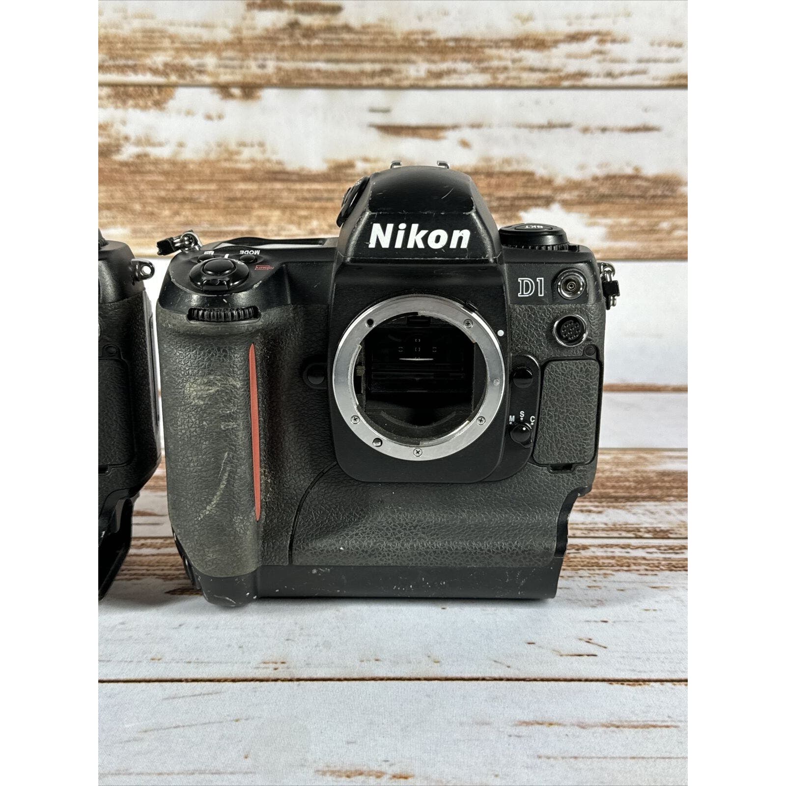 Nikon D1 Digital Camera Body. For Parts or Display Only