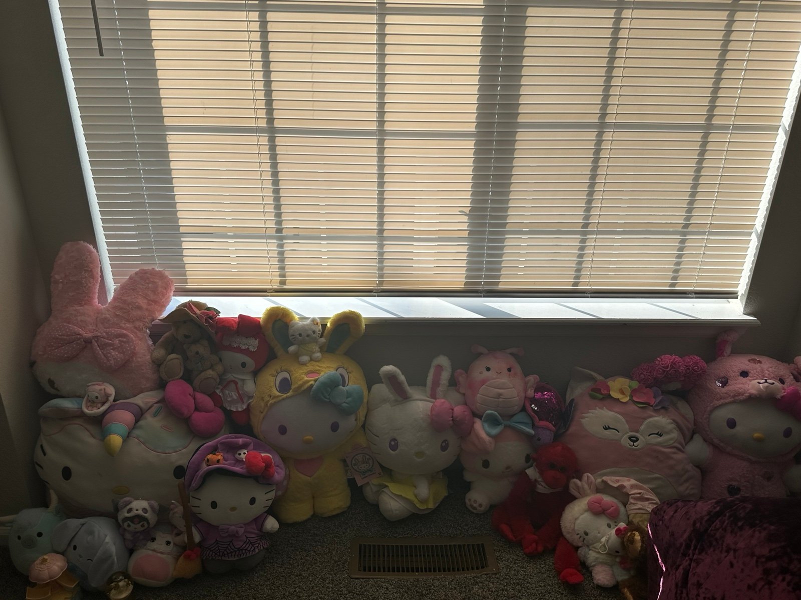 20 hello kittys.