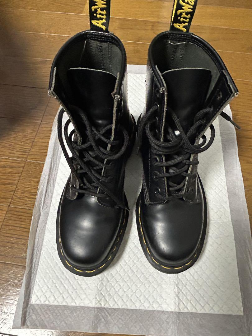 Dr. Martens 8-eye boots, size 23 cm.