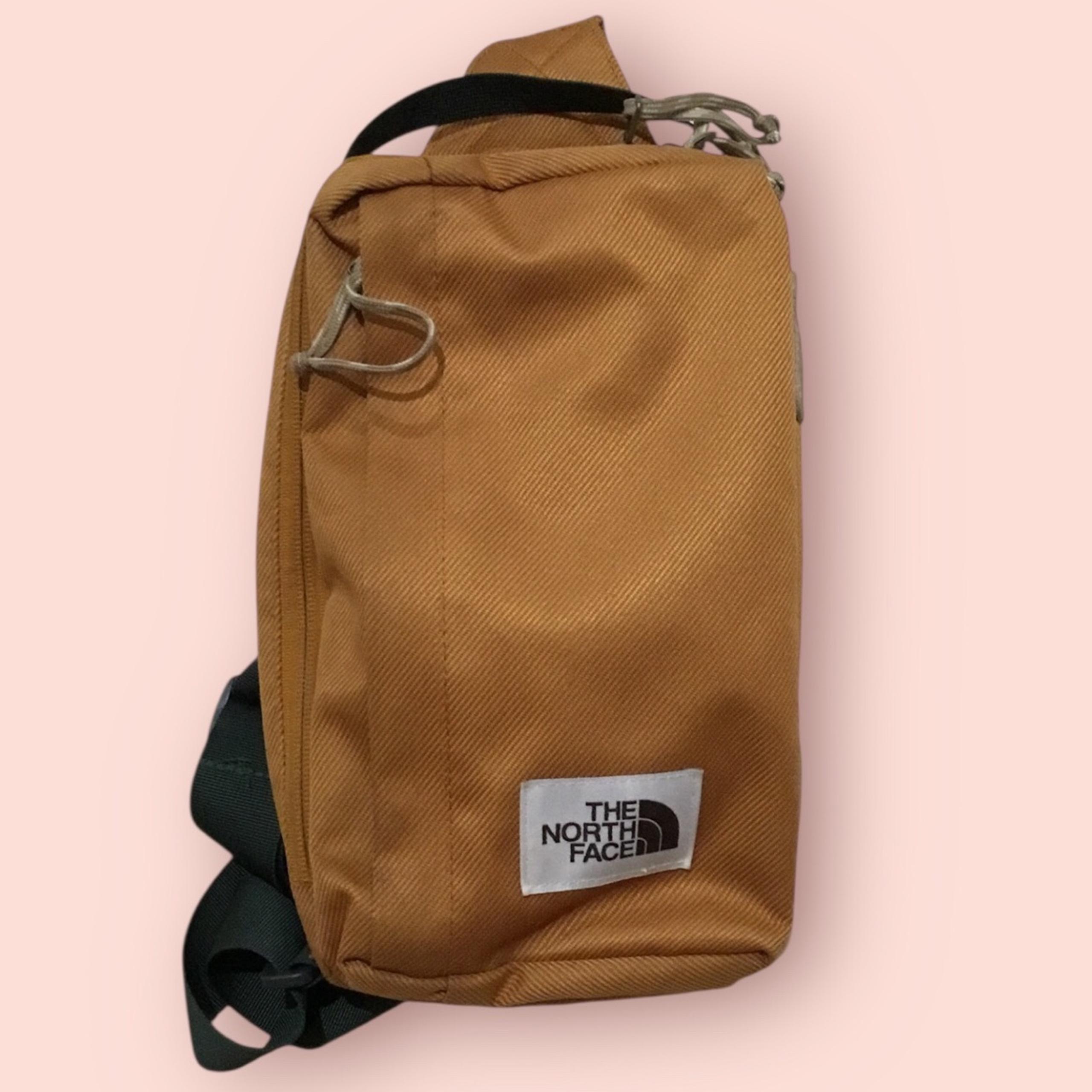 The North Face Men’s Field Bag / Sling Bag (Tan / Canvas / Kelp Green)