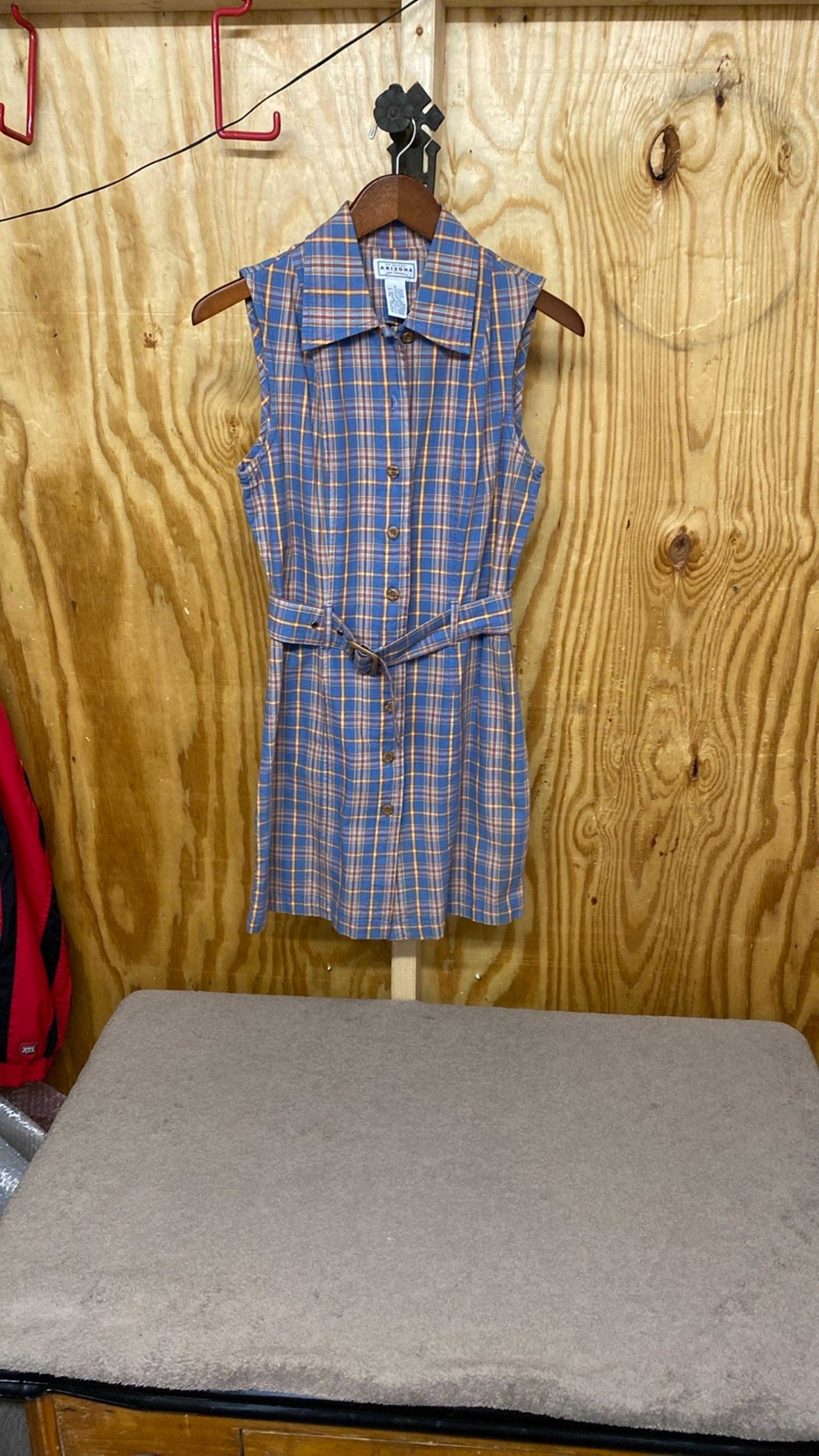 Arizona Jean size 9 (junior) shirt dress with belt.