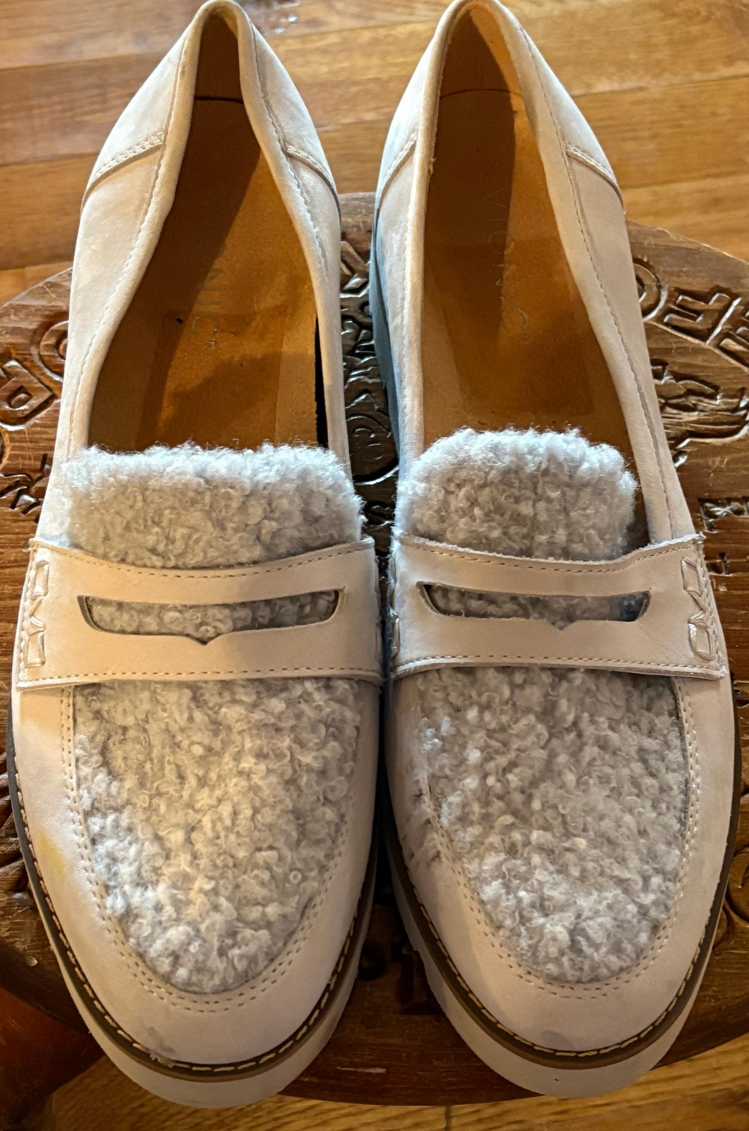Vionic Women's 8.5 Cheryl Faux Fur Blue Nubuck Penny Loafer Slip On, EUC