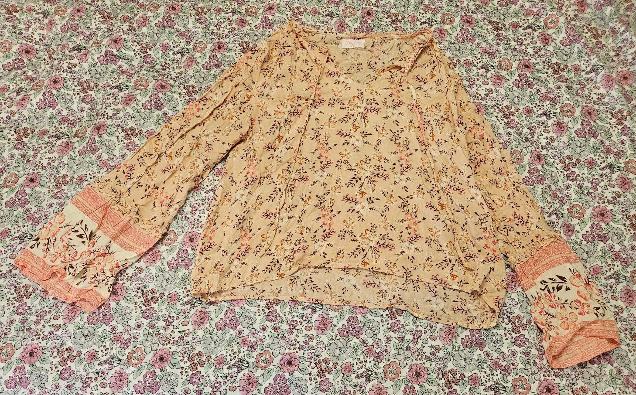 Pink Lily Blouse Women's Medium Pink Floral Uneven Bottom New Without Tags