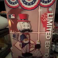 Cincinnati Reds 2016 Patriotic limited edition Mr Redlegs bobble head