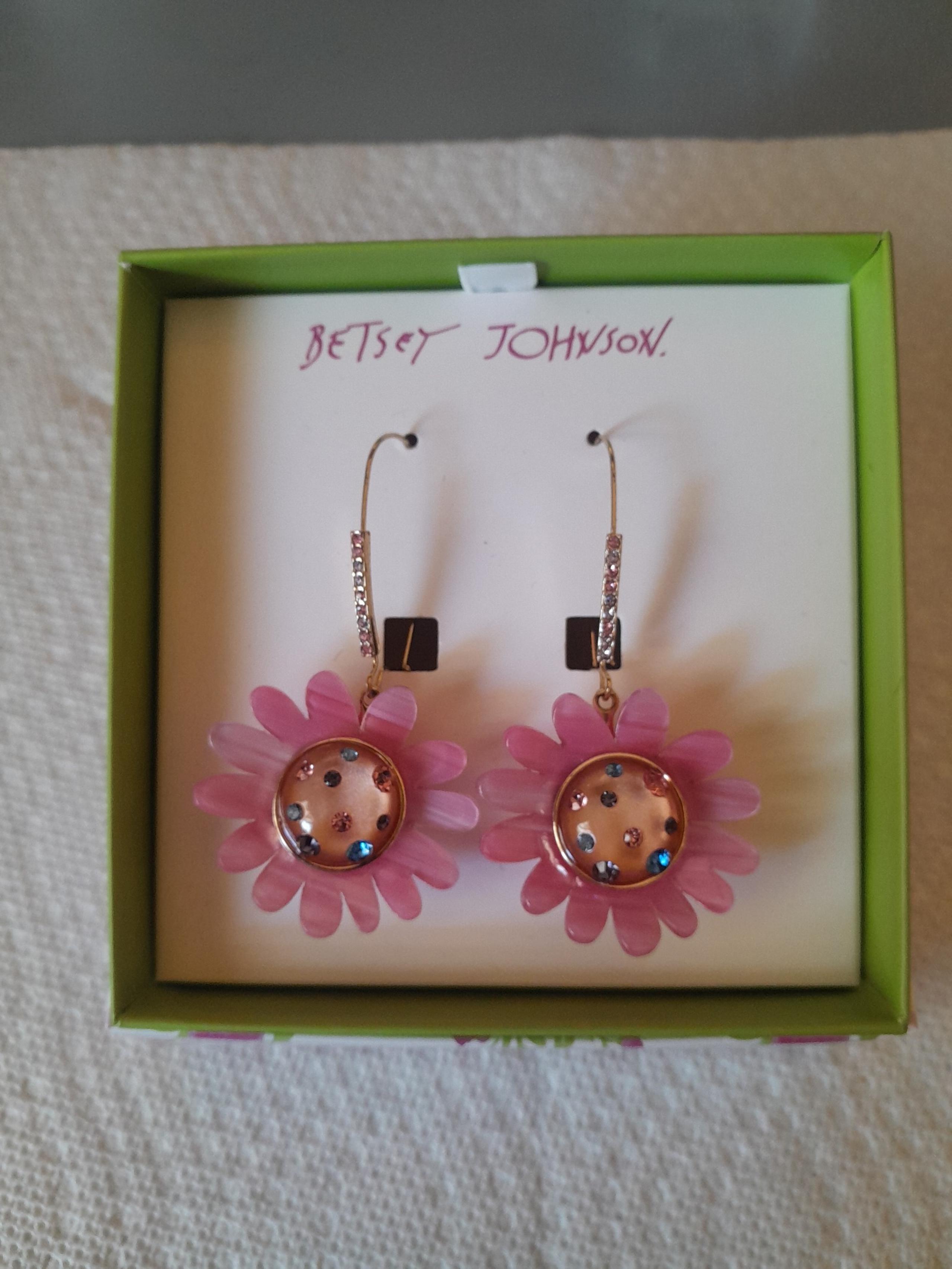 Betsey Johnson Acrylic Flower Earrings NWT