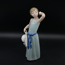 Vintage Lladro Pamela Prissy Girl #5010 Retired