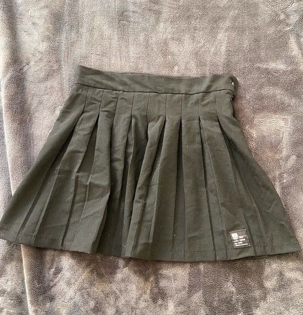 dark green pleated skirt