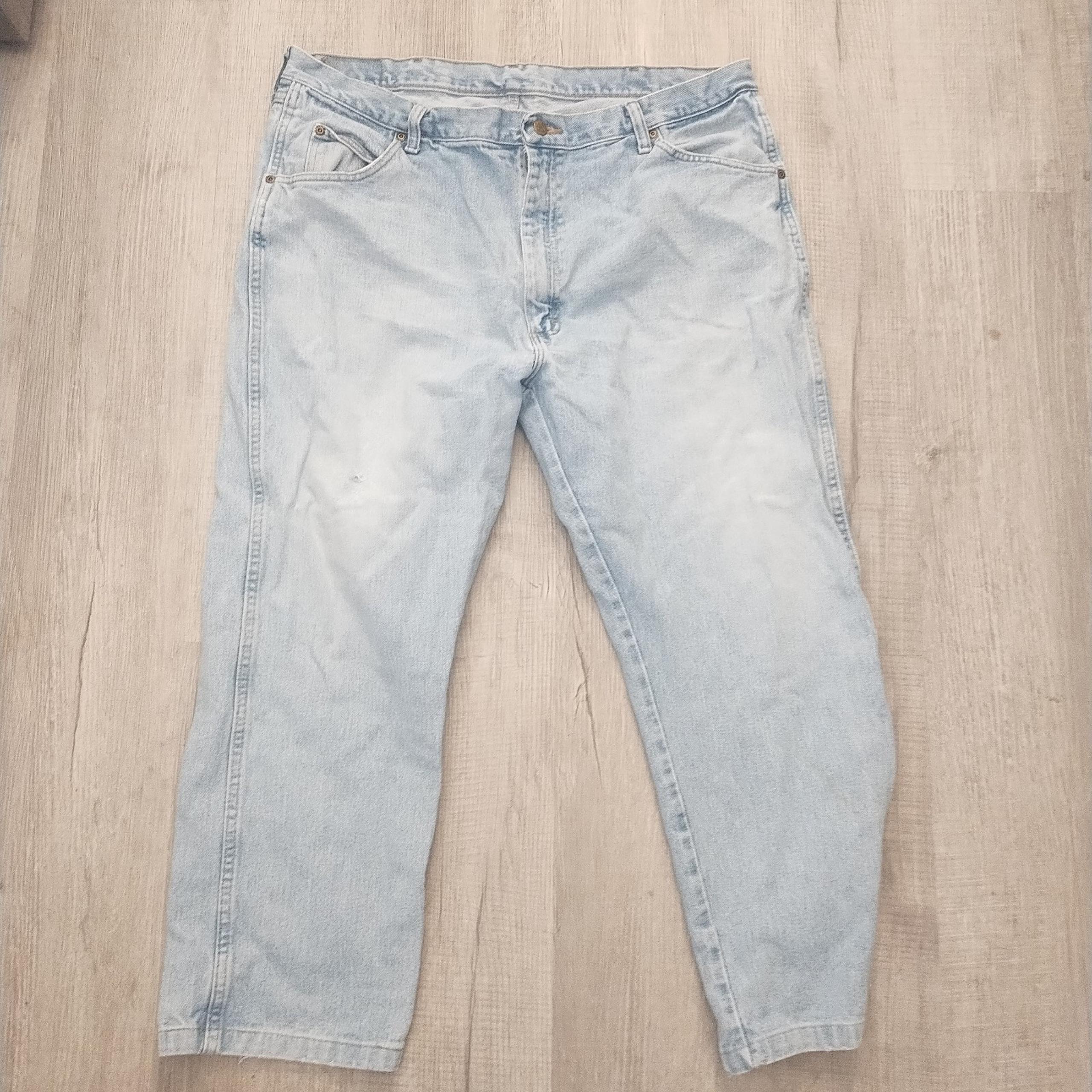Men's wrangler Size 42×30 Relaxed Fit Jeans
