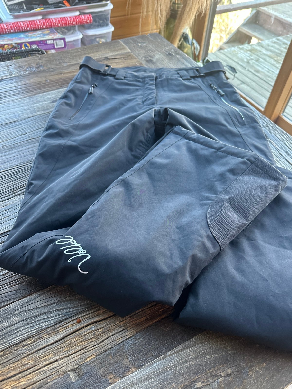 Volkl woman’s black snow pants