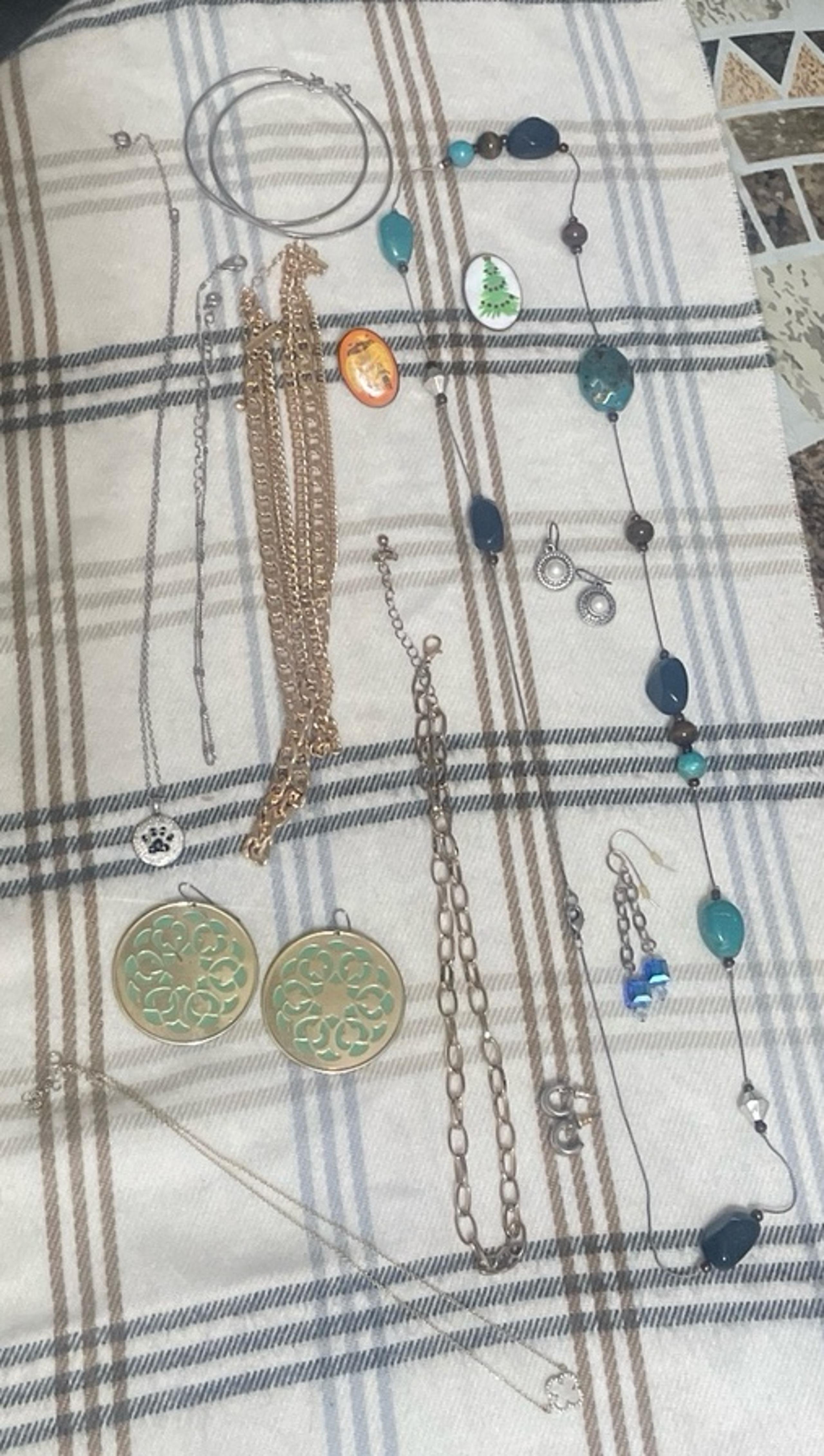 Lot of 12 pieces costume jewelry mixed, earrings, necklaces, 2 pins see photos
