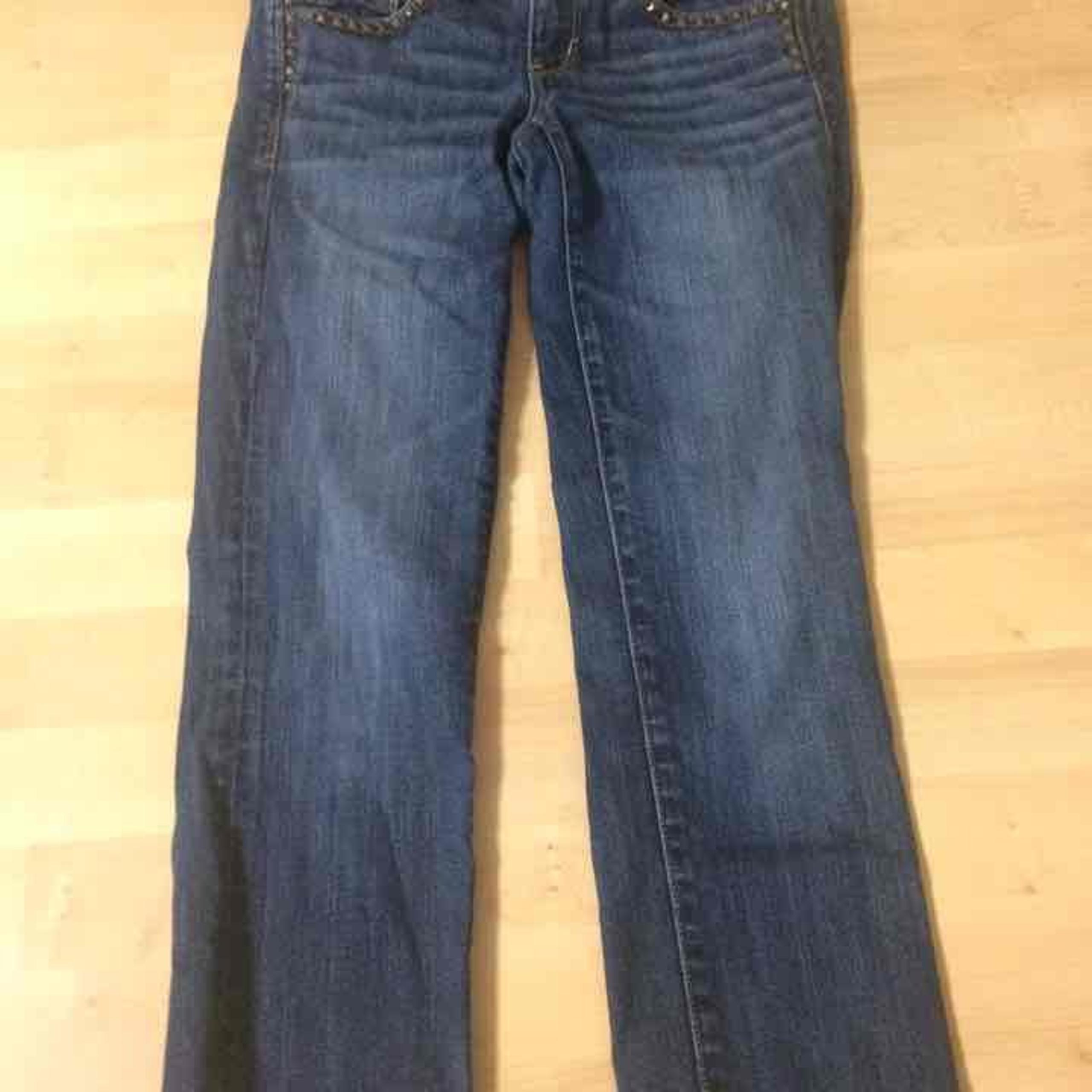 JUNIORS AMERICAN EAGLE CAPRIS SIZE 2