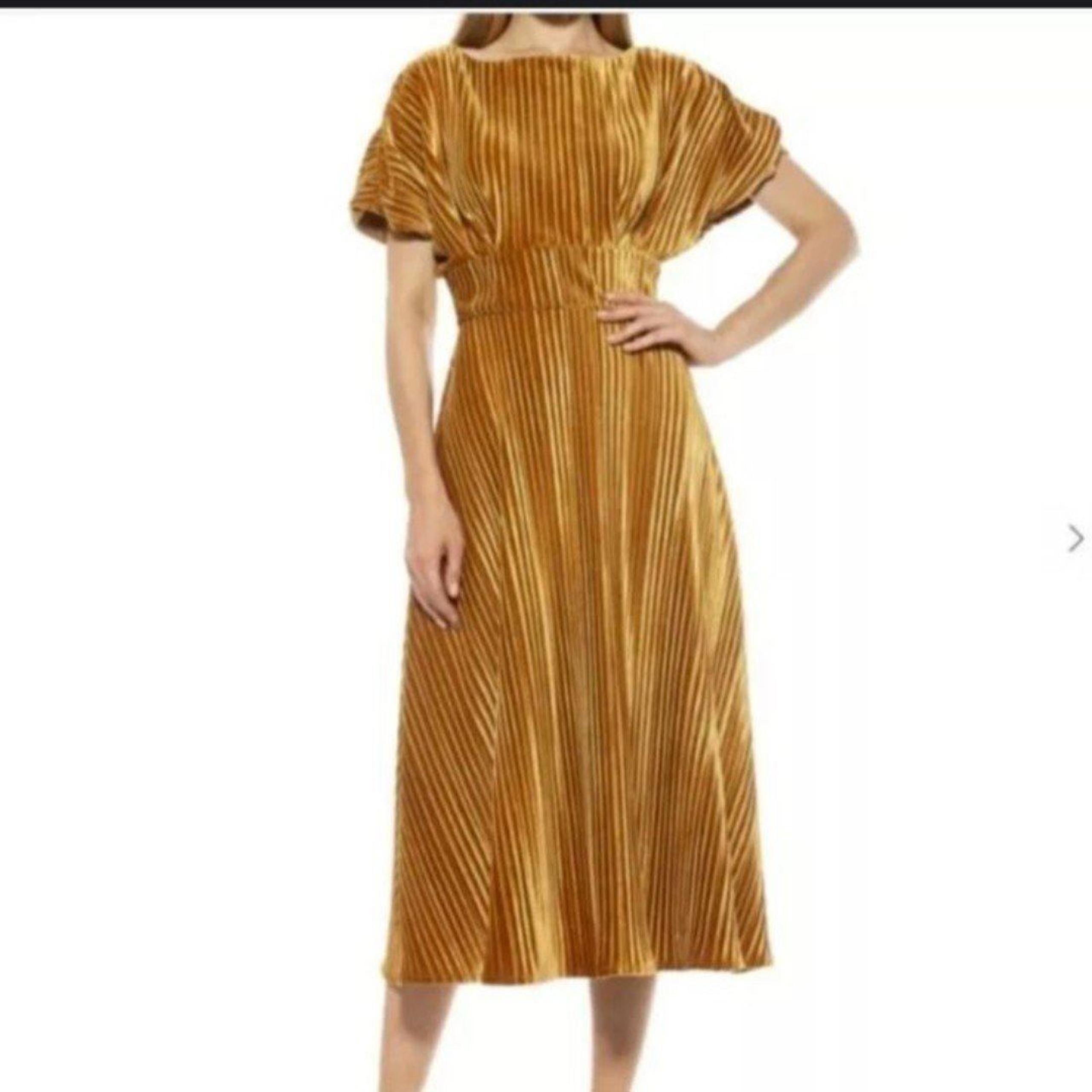 Alexia Admor Women's Boatneck Veronica Pleated Velvet Midi Dress Gold Medium
