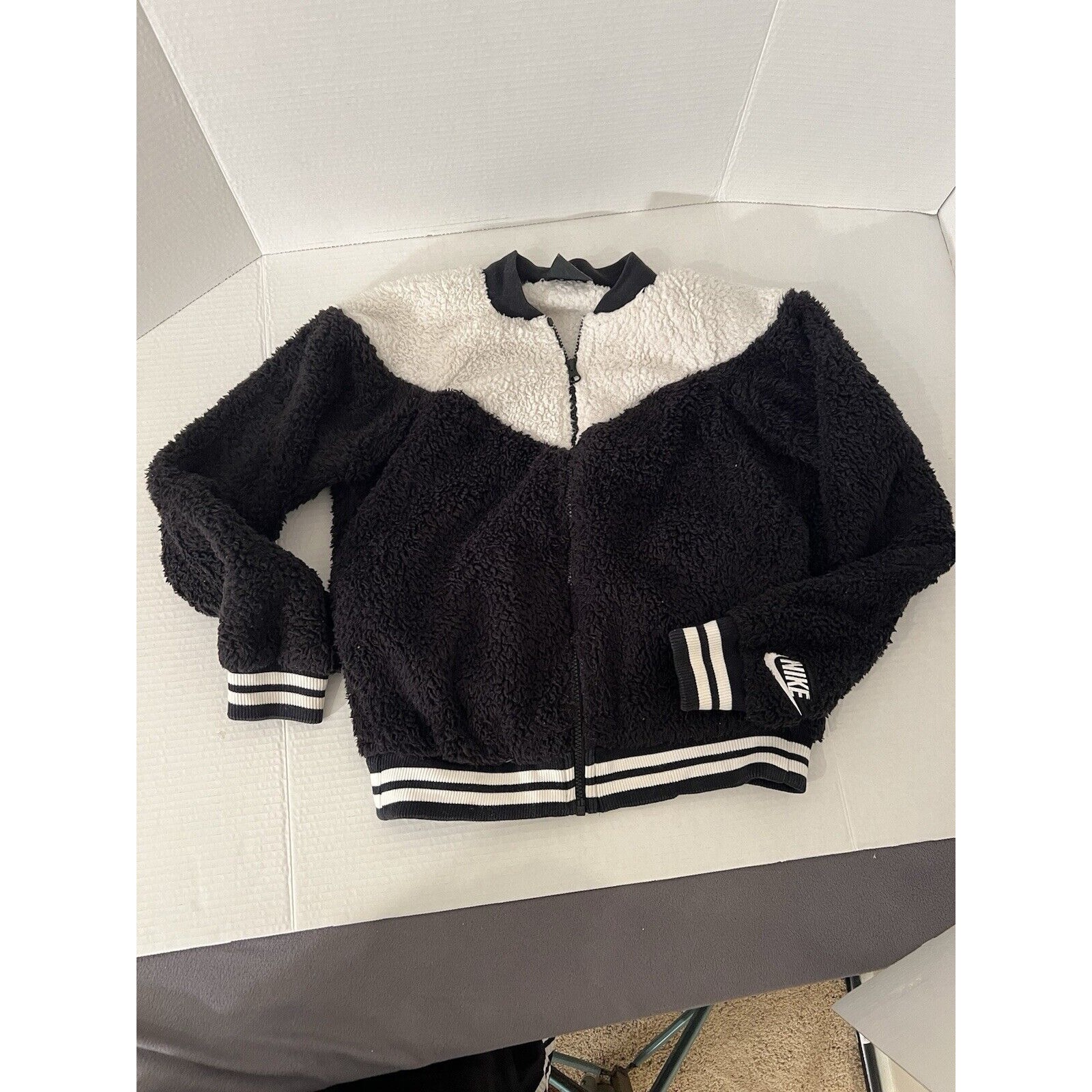 Nike Sportswear Women's Bomber Sherpa Fuzzy Jacket Size Small Zip Up & Nike Logo