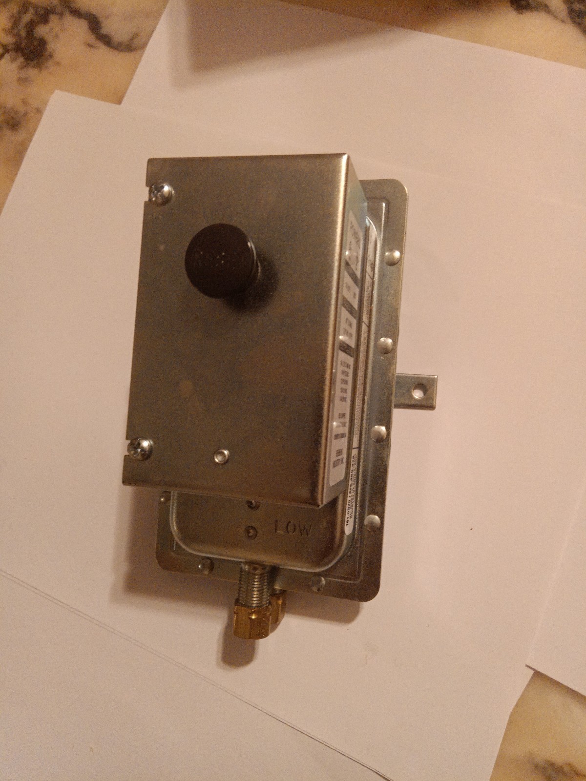 AFS-460-137 is a general purpose airflow proving switch designed