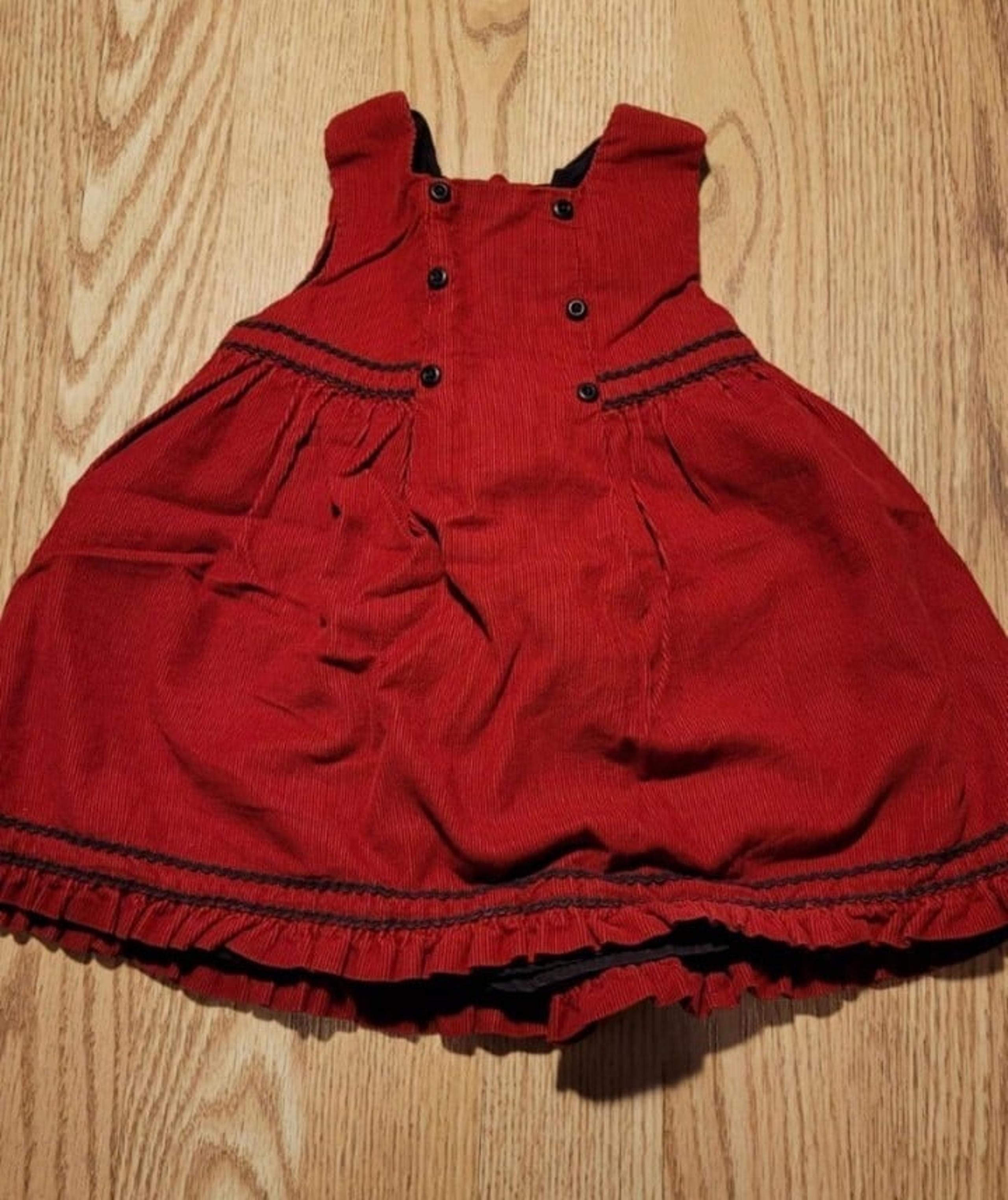 Baby Gap Girls Dress 
Size: 3-6 Months