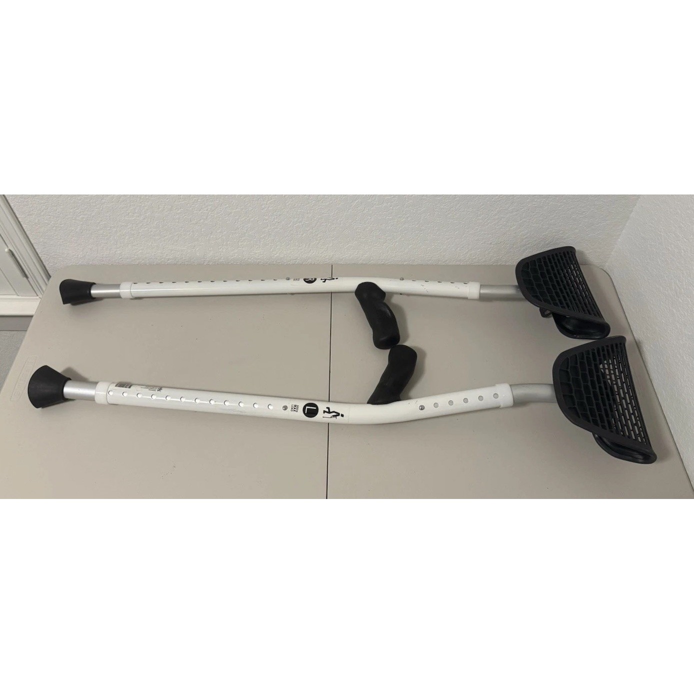 Mobilegs Ultra A300 Ergonomic Crutches Adult - Adjustable 4'9 - 6'4 300LB Max